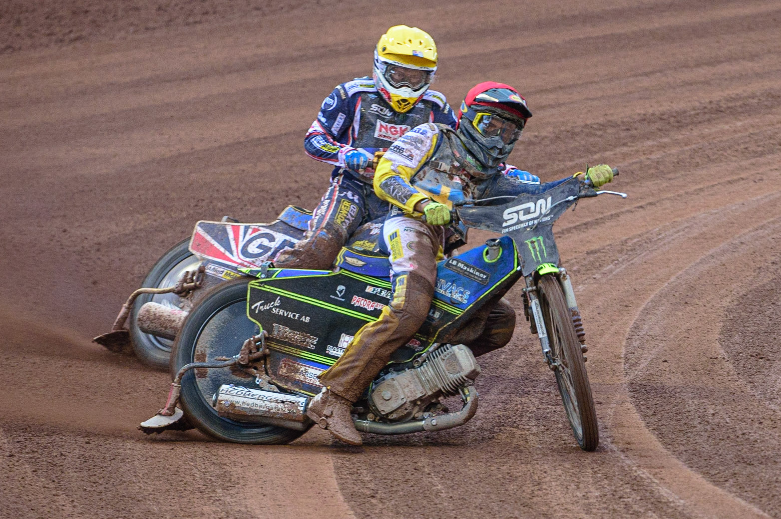 MANCHESTER, UK. OCT 17TH Philip Hellström-Bangs of Sweden (Red) leads Robert Lambert of Great Britain (Yellow) during the Monster Energy FIM Speedway of Nations at the National Speedway Stadium, Manchester on Sunday  17th October 2021. (Credit: Ian Charles | MI News)