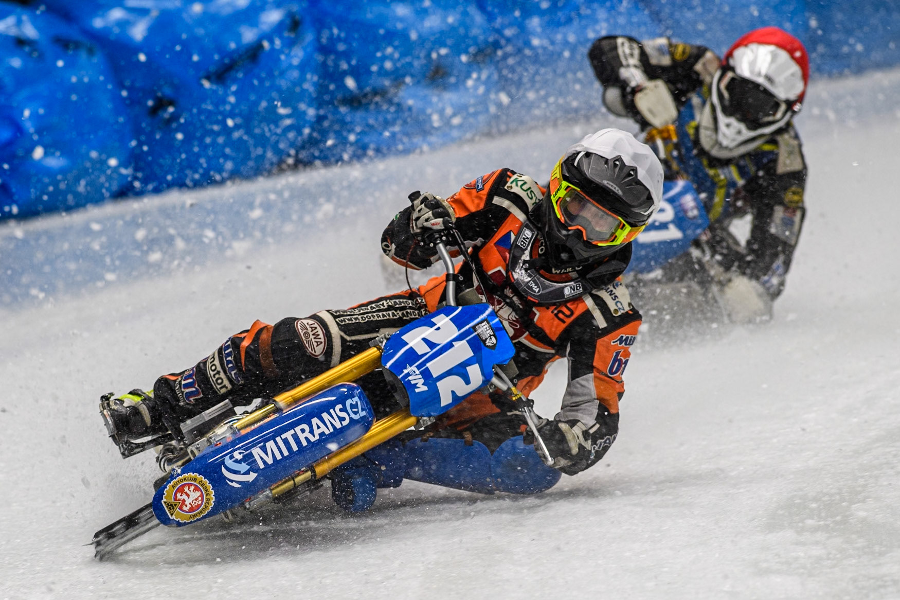 Lukas Hutla (212) of the Czech Republic in White leading Jimmy Olsén (81) of Sweden in Red during the Ice Speedway Gladiators World Championship Final 1 at Max-Aicher-Arena, Inzell on Saturday 15th March 2025. (Photo: Ian Charles | MI News)