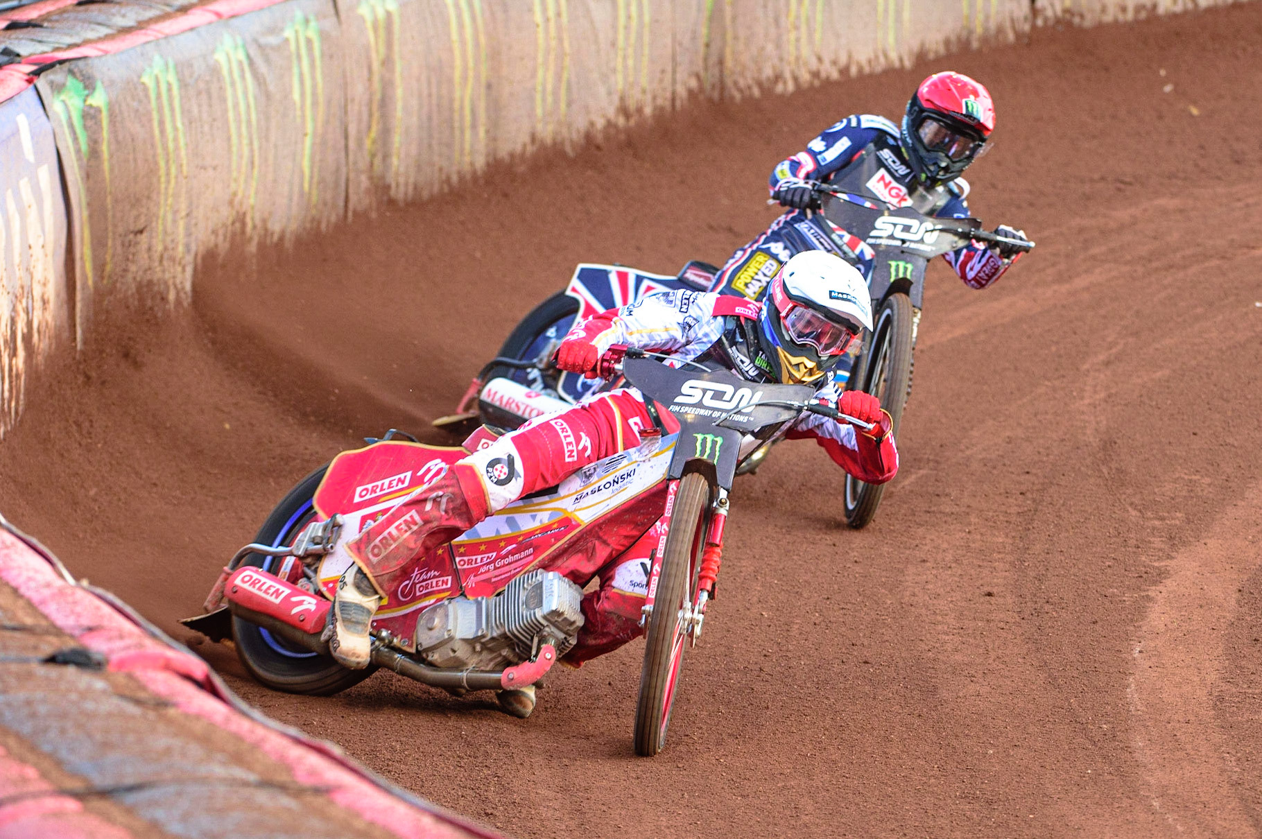 MANCHESTER, UK. OCT 16TH Bartosz Zmarzlik of Poland (White) leads Tai Woffinden of Great Britain (Red) during the Monster Energy FIM Speedway of Nations at the National Speedway Stadium, Manchester on Saturday  16th October 2021. (Credit: Ian Charles | MI News)
