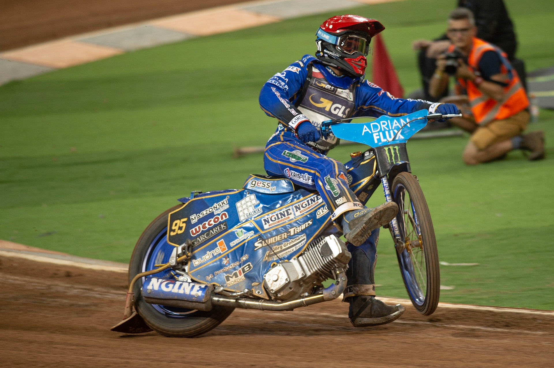 CARDIFF,WALES Bartoz Zmarzlik gets a little out of shape when leading Semi Final 2 during the ADRIAN FLUX BRITISH FIM SPEEDWAY GRAND PRIX at the Principality Stadium, Cardiff on Saturday 21st September 2019. (Credit: Ian Charles | MI News)