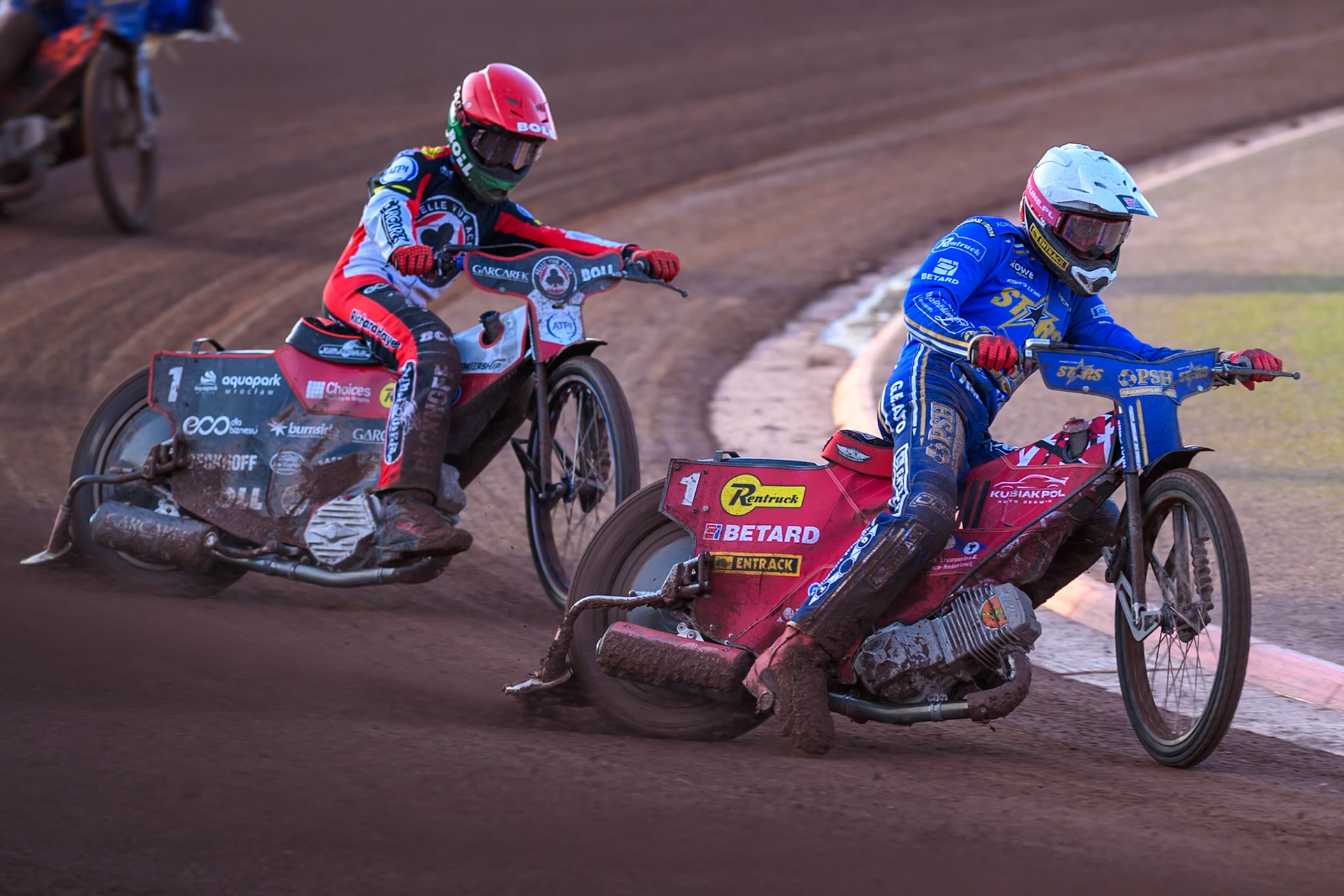 Max Fricke of Kings Lynn Stars in White leading Brady Kurtz of Belle Vue Aces in Red during the Rowe Motor Oil Premiership match between Belle Vue Aces and King's Lynn Stars at the National Speedway Stadium, Manchester on Monday 10th August 2026. (Photo: Ian Charles | MI News)