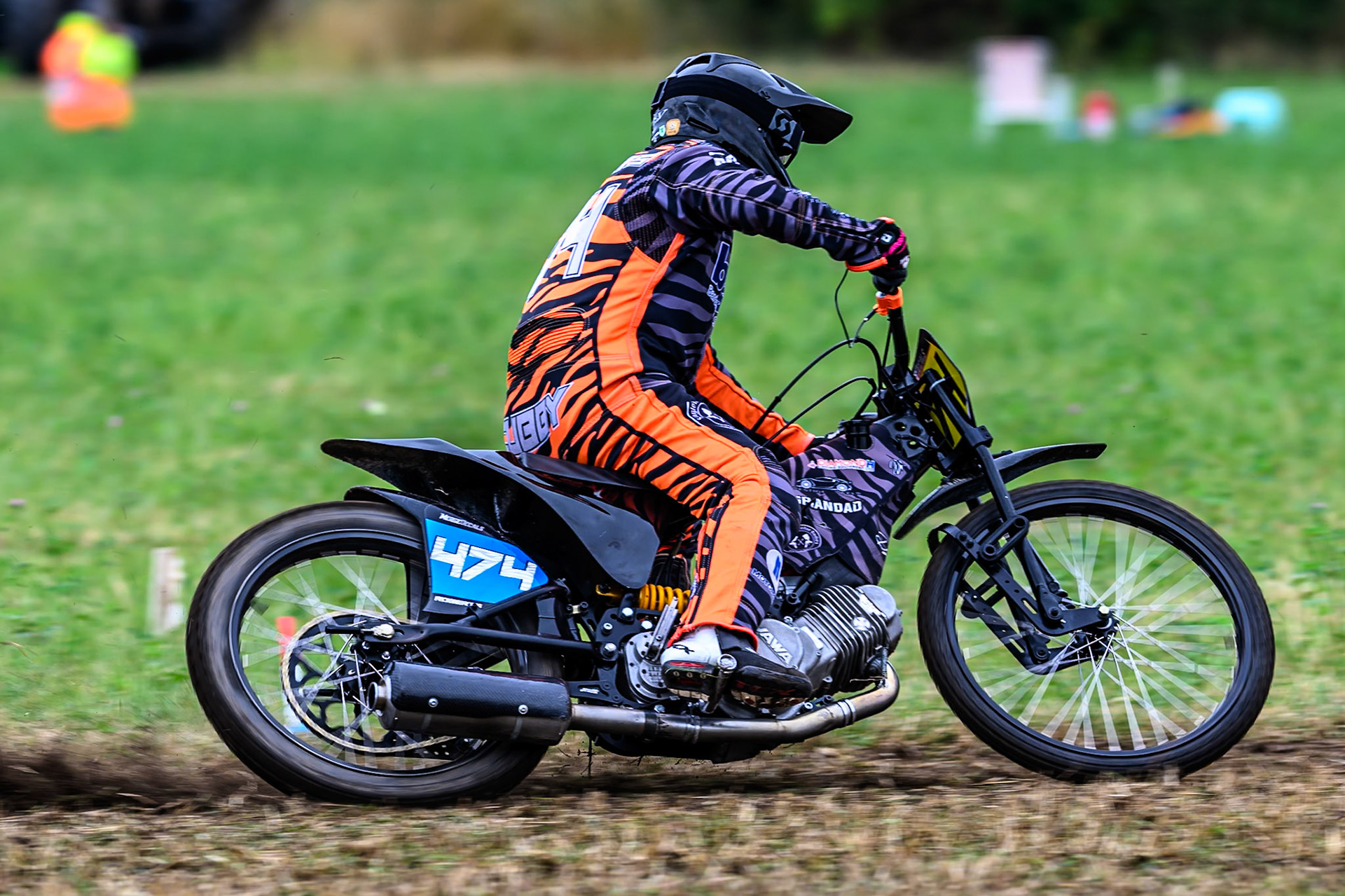 Jack Roberts (474) in action in the 350cc Class during the ACU Northern Grass Track Riders Championship at Cheshire Grass Track Club, Frog Lane, Knutsford, Cheshire on Sunday 20th July 2025. (Photo: Ian Charles | MI News)