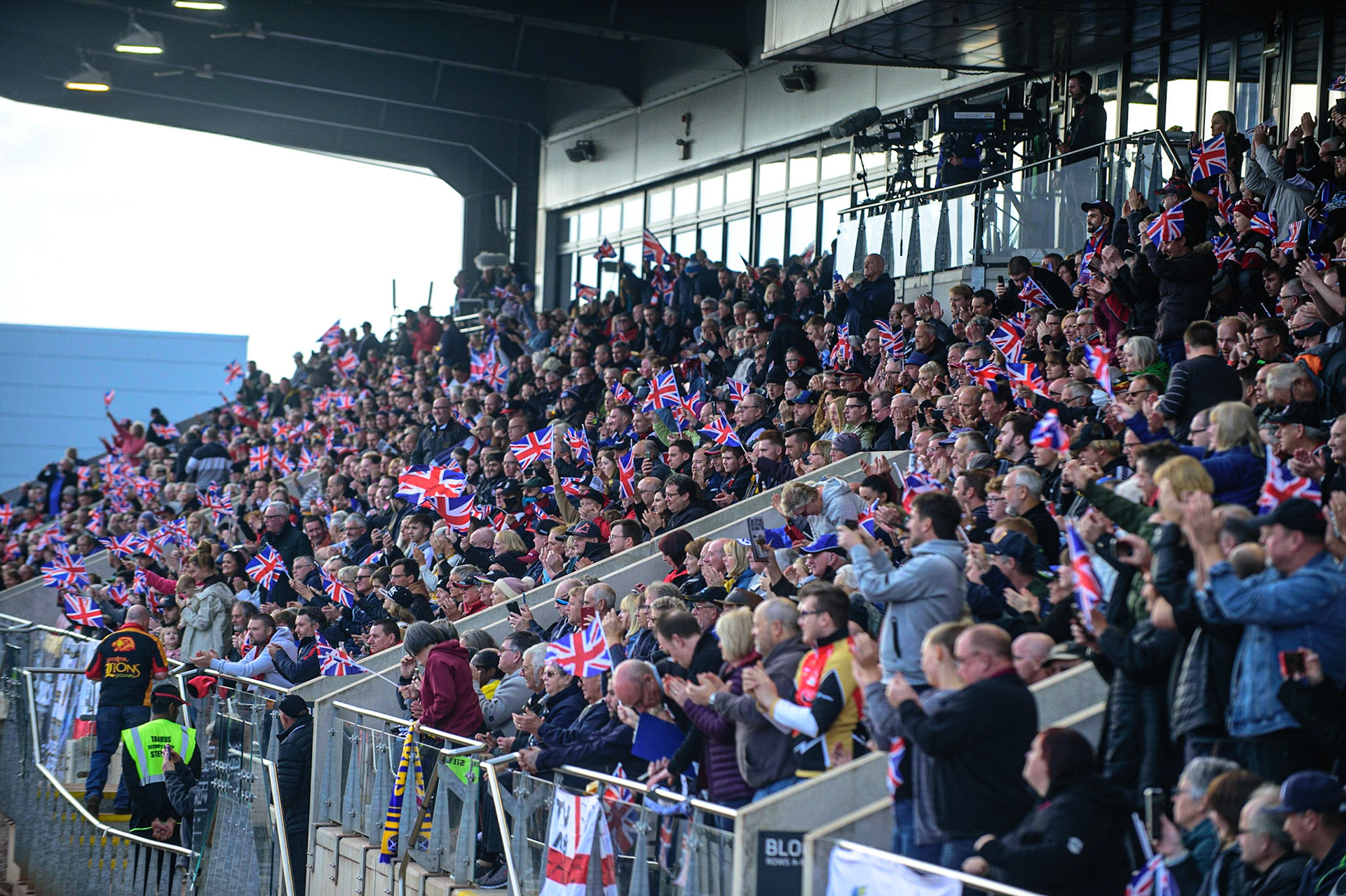 MANCHESTER, UK. OCT 16TH British fans in the main grandstand applaud the British riders during the Monster Energy FIM Speedway of Nations at the National Speedway Stadium, Manchester on Saturday  16th October 2021. (Credit: Ian Charles | MI News)