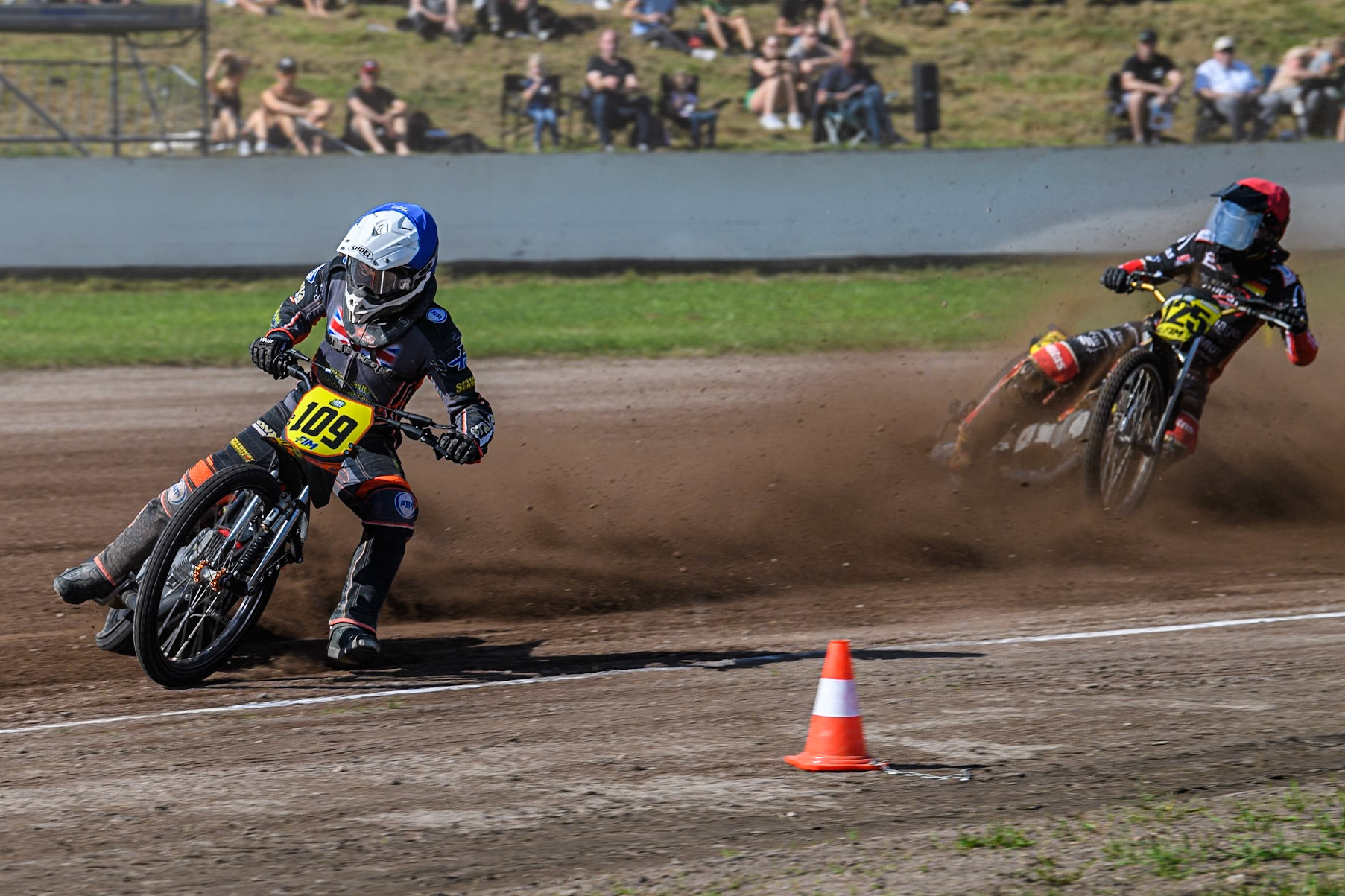 Zach Wajtknecht (109) of Great Britain in Blue leading Lukas Fienhage (125) of Germany in Red during the FIM Long Track World Championship Final 5 at the Speed Centre Roden, Roden, Netherlands on Sunday 22nd September 2024. (Photo: Ian Charles | MI News)