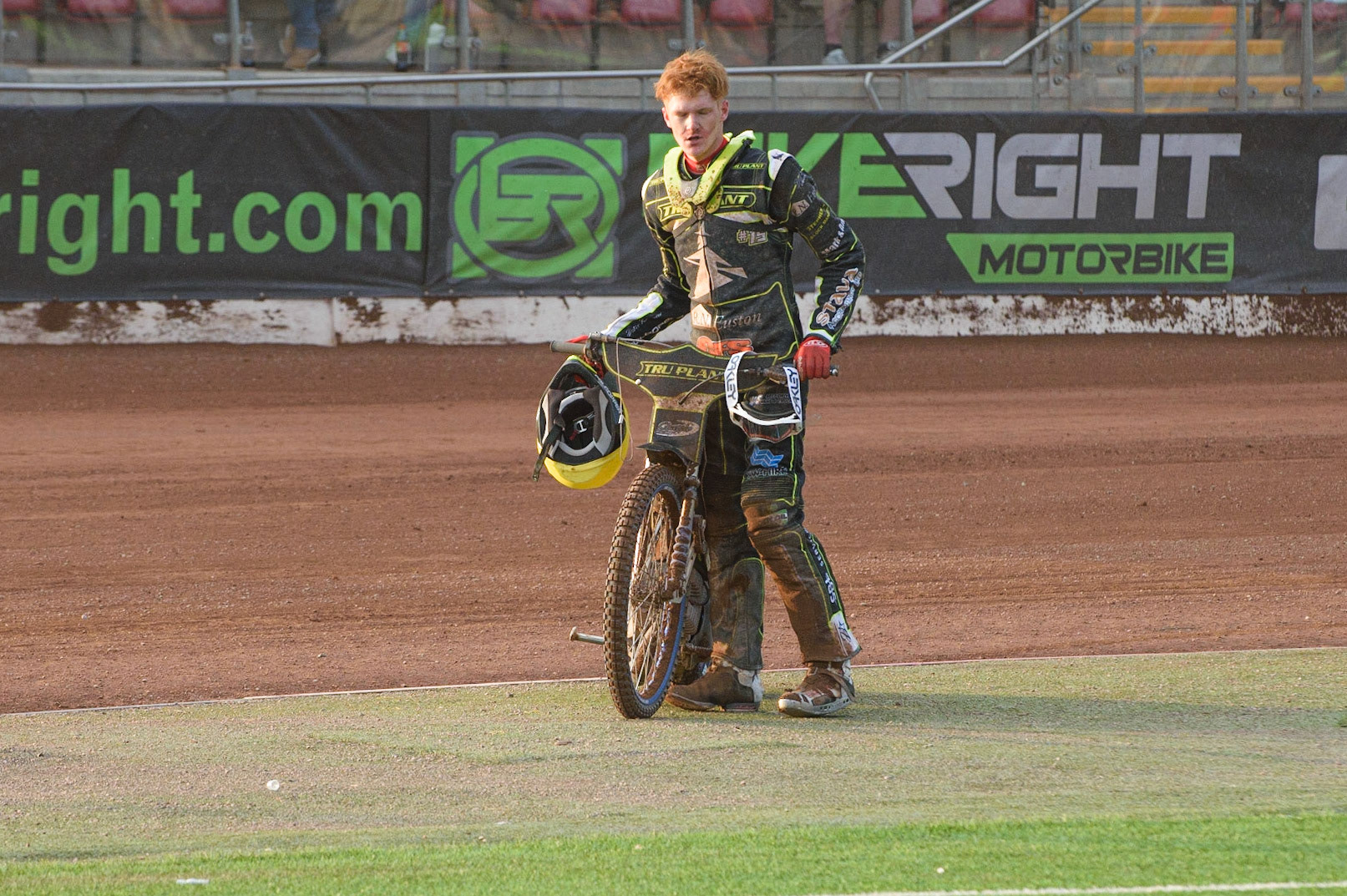 MANCHESTER, UK. JUNE 7TH   Anders Rowe  pulls out of the heat with engine trouble during the SGB Premiership match between Belle Vue Aces and Ipswich Witches at the National Speedway Stadium, Manchester on Monday 7th June 2021. (Credit: Ian Charles | MI News)