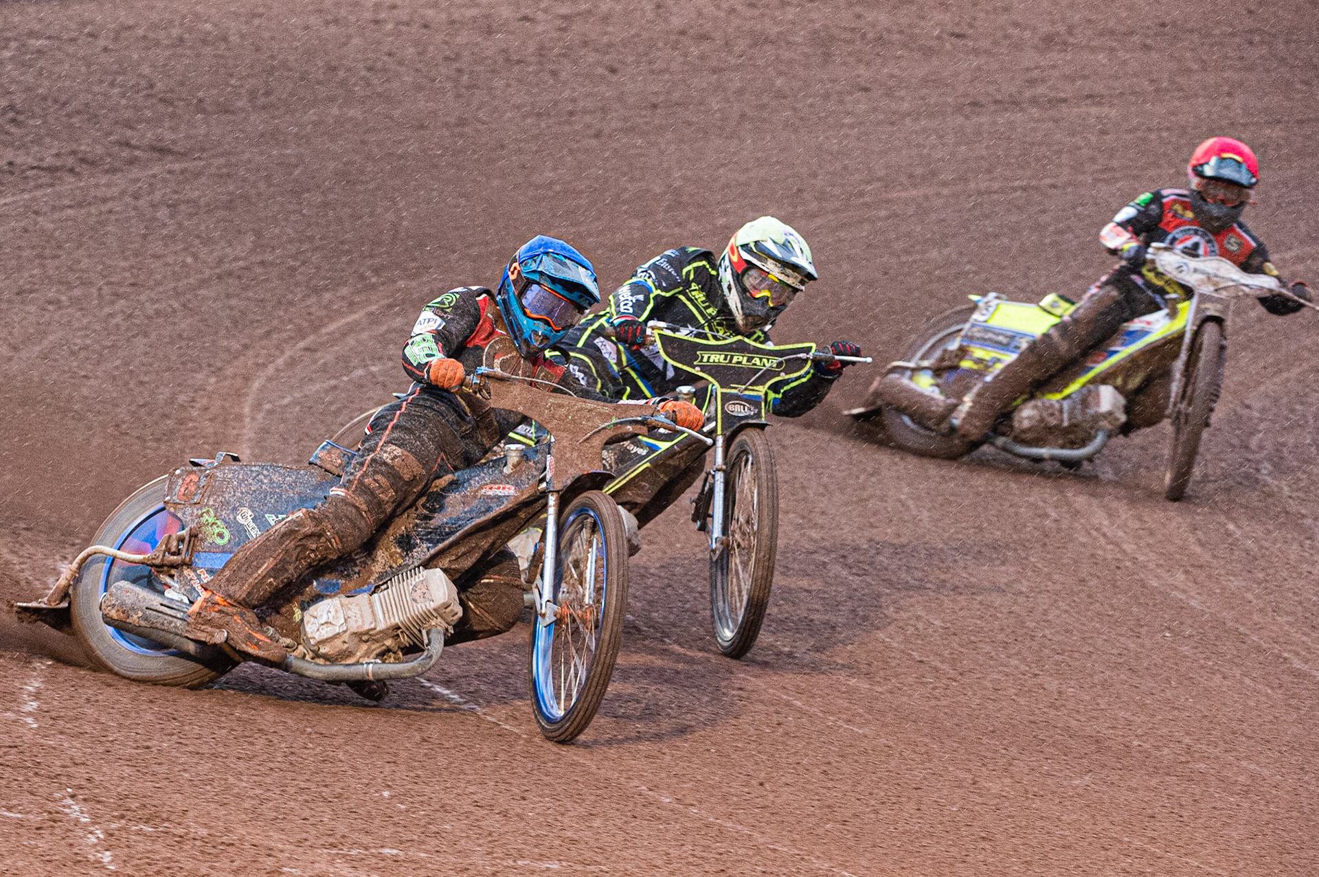 Photo by Ian Charles

Dimitri Bergé  (Blue) outside Jake Allen (White) and Kenneth Bjerre  (Red)


Belle Vue Aces v Ipswich Witches, British Speedway Premiership, Belle Vue National Speedway Stadium, Manchester, Monday 8  July  2019