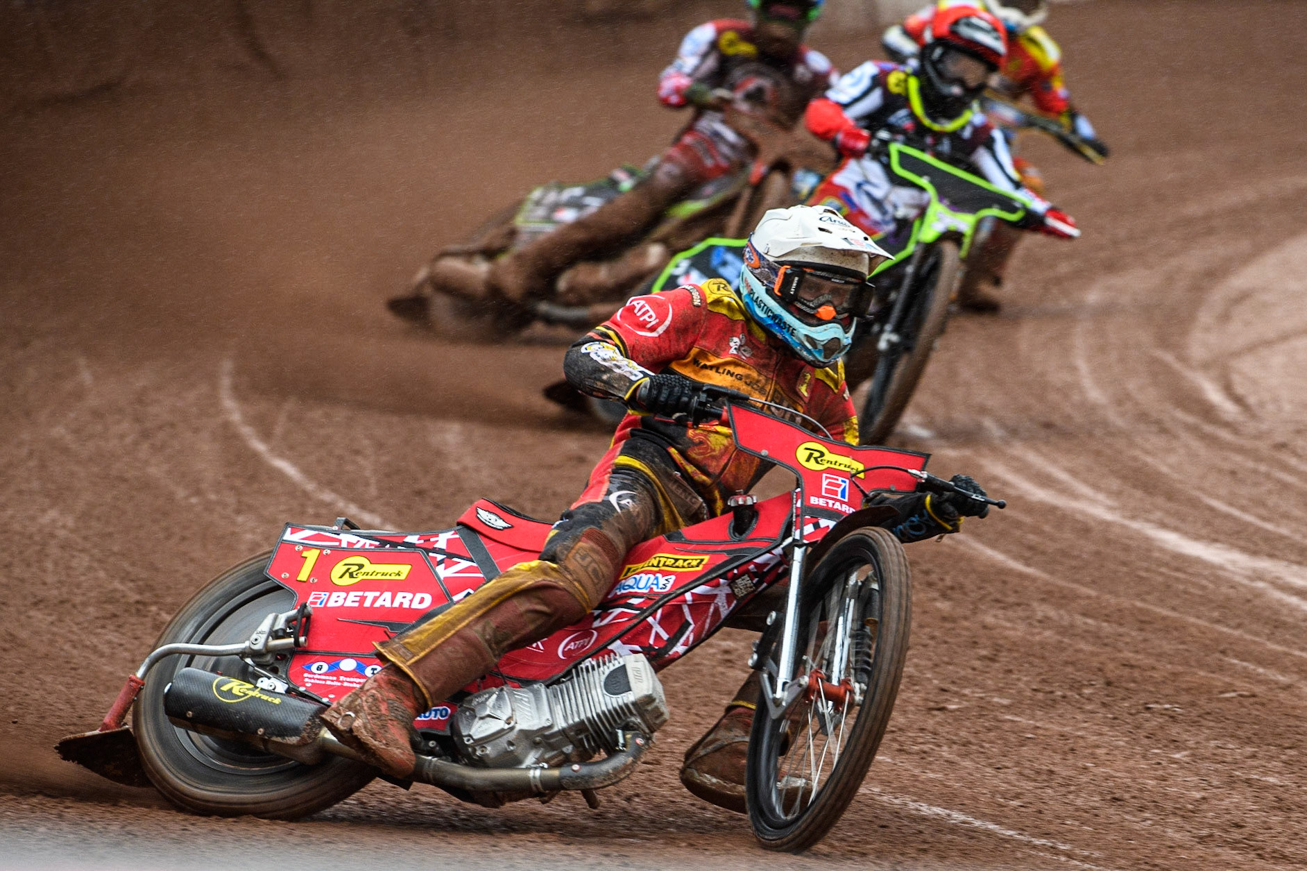 Max Fricke  (White) leads Tom Brennan  (Red) during the SGB Premiership match between Belle Vue Aces and Leicester Lions at the National Speedway Stadium, Manchester on Monday 1st May 2023. (Photo: Ian Charles | MI News)