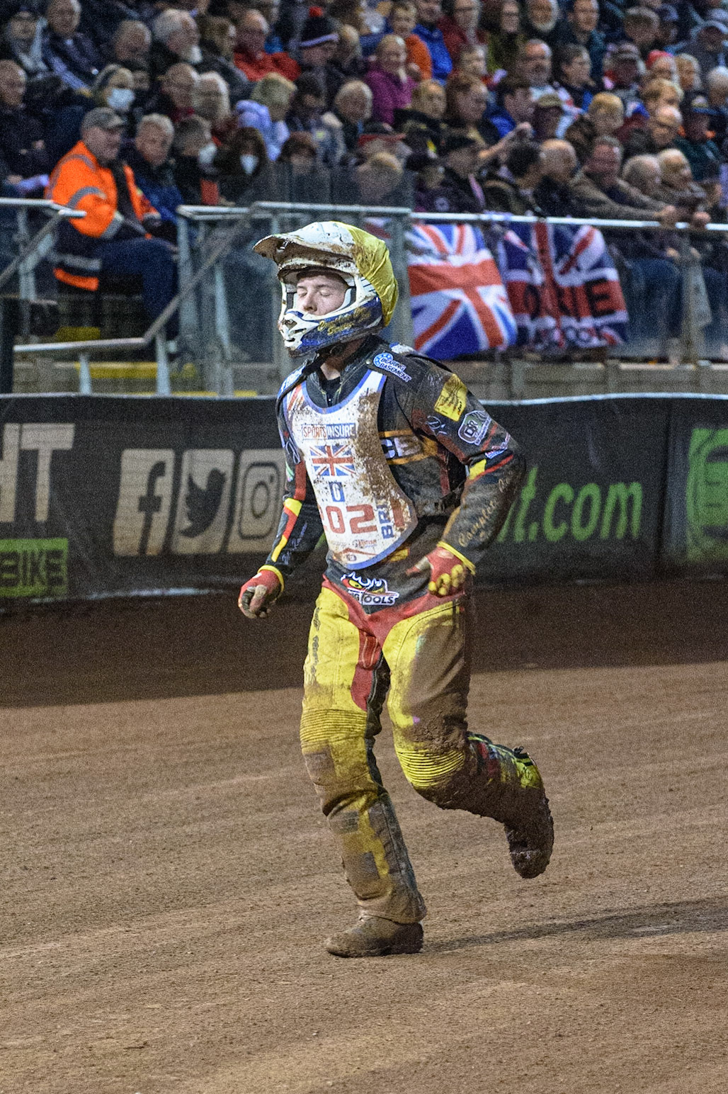 MANCHESTER, UK. AUGUST 16TH   Kyle Howarth  jogs back to the pits after his fall during the Sports Insure British Speedway Finals at the National Speedway Stadium, Manchester on Monday 16th August 2021. (Credit: Ian Charles | MI News)