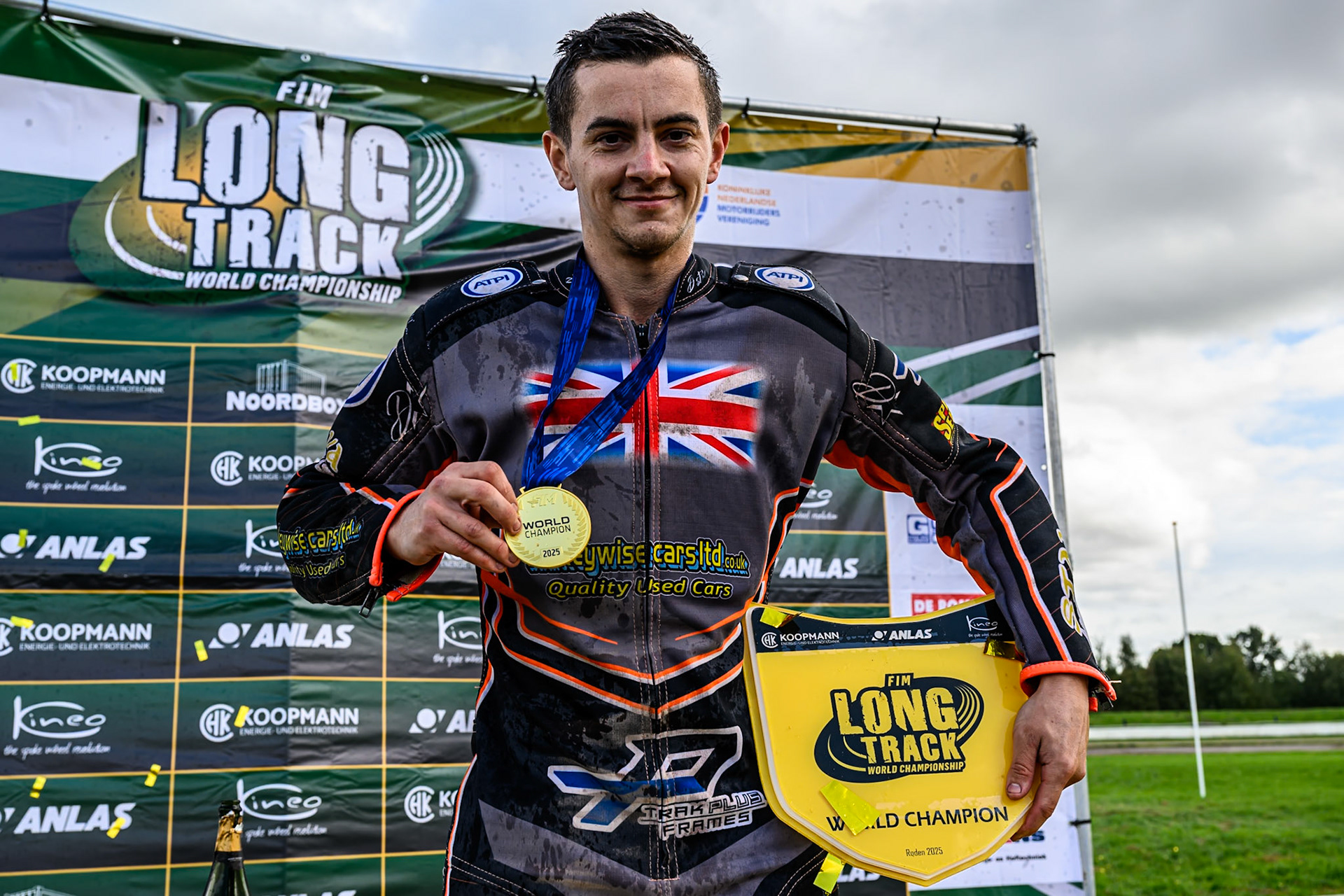 World Champion 2025: Zach Wajtknecht (109) of Great Britain during the FIM Long Track World Championship Final 4, at the Speed Centre Roden, Netherlands on Sunday 21st September 2025. (Photo: Ian Charles | MI News)