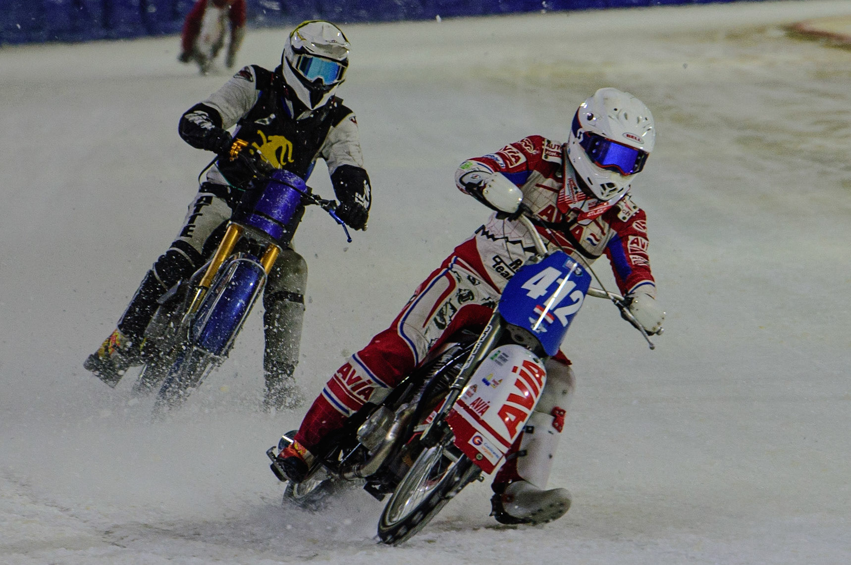 HEERENVEEN, NL. APR 1. Niek Schaap (White) leads Atte Suolammi (Yellow)  during the ROLOEF THIJS BOKAAL  at Ice Rink Thialf, Heerenveen on Friday 1st April 2022. (Credit: Ian Charles | MI News)