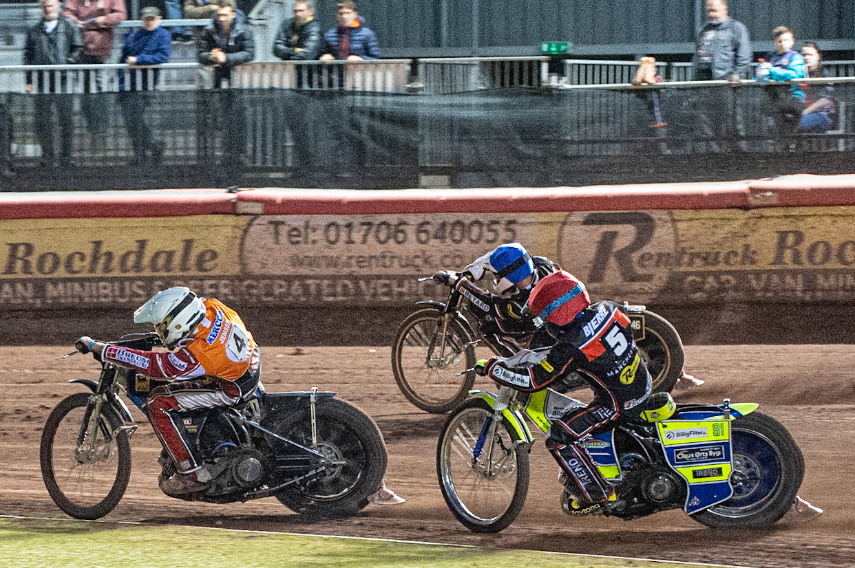 Photo by Ian Charles

Rasmus Jensen (White) leads Max Fricke  (Blue) and Kenneth Bjerre  (Red)


Belle Vue Aces v Swindon Robins, British Speedway Premiership, Belle Vue National Speedway Stadium, Manchester, Monday 12  August  2019