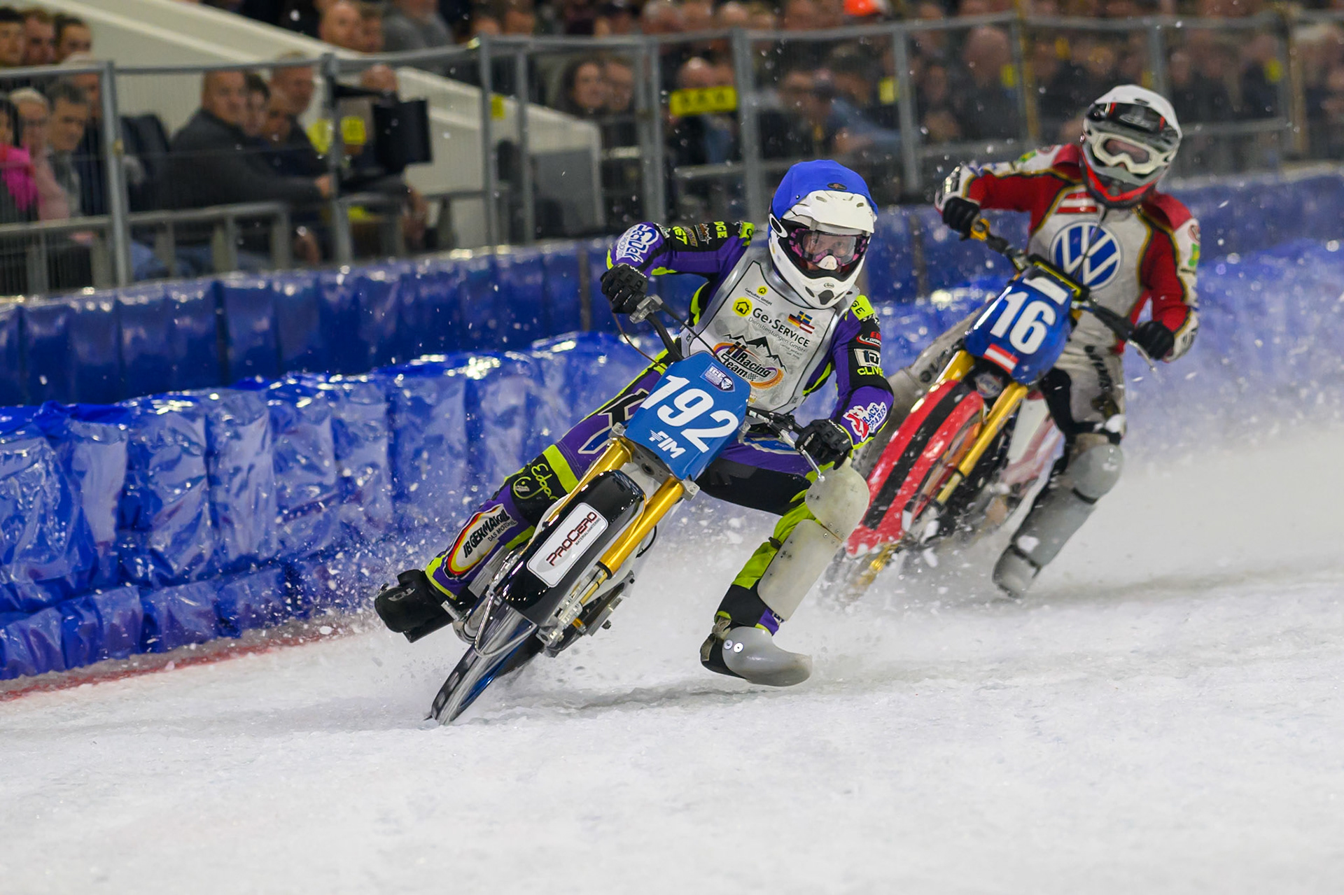 Paul Cooper of Great Britain  \in Blue leading Josef Kreuzberger of Austria in White during the ROELOF THIJS BOKAAL at Ice Rink Thialf, Heerenveen on Friday 10th April 2026.  (Photo: Ian Charles | MI News)