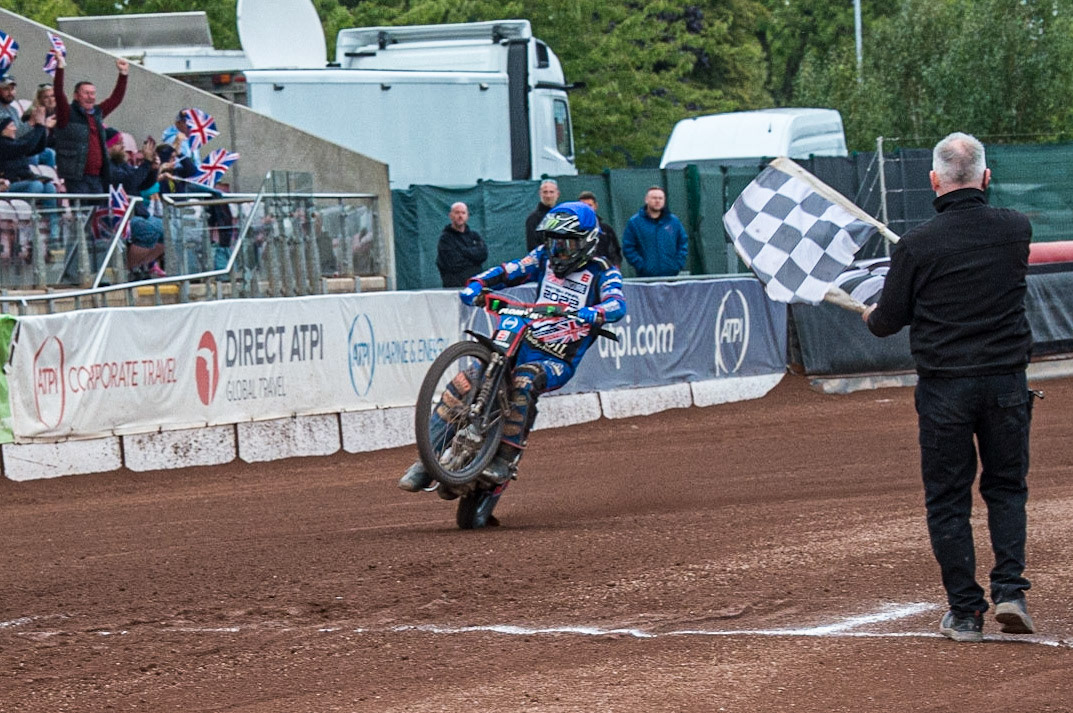 Dan Bewley  crosses the line to win the British Championship during the Sports Insure British Speedway Final, at the National Speedway Stadium, Manchester, on Sunday 18th September 2022. (Credit: Ian Charles | MI News )