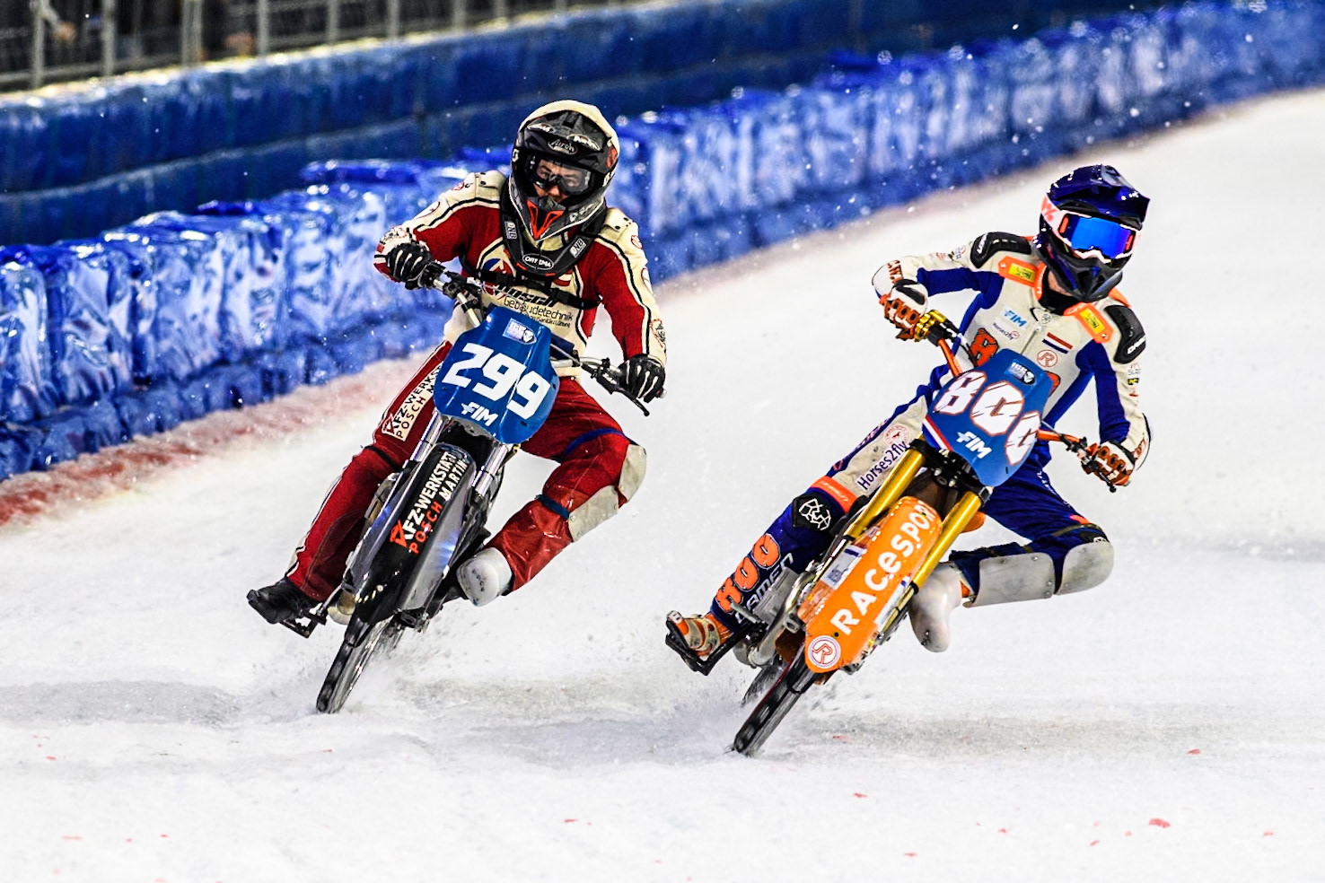 Jasper Iwema (800) of The Netherlands in Blue rides inside Martin Posch (299) of Austria in White during the FIM Ice Speedway Gladiators World Championship, Final 4 at the Ice Stadium, Thialf, Heerenveen on Sunday 6th April 2025. (Photo: Ian Charles | MI News)