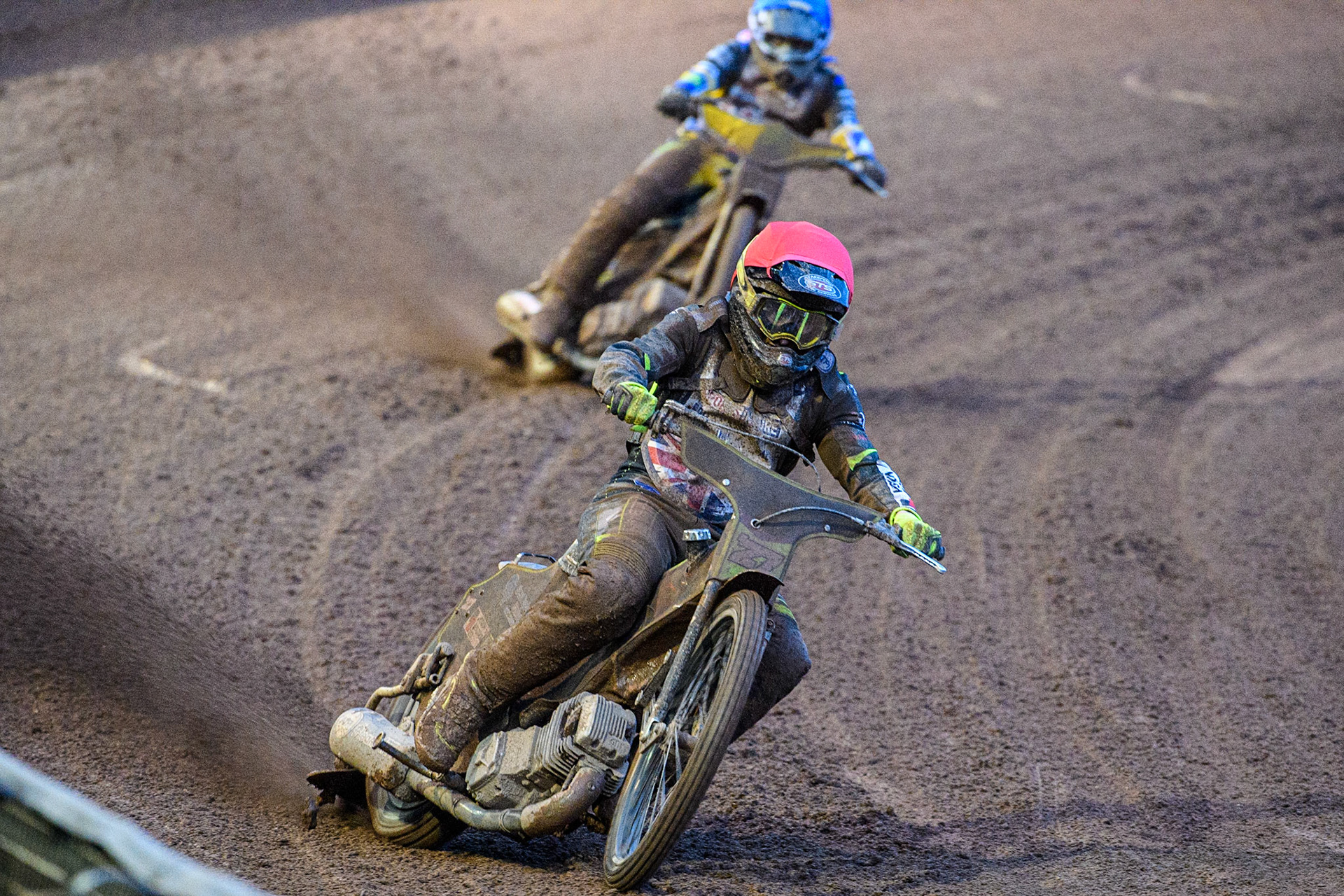 Tom Brennan (Red) leads Ben Barker (Blue) during the Sports Insure British Speedway Final at the National Speedway Stadium, Manchester on Monday 14th August 2023. (Photo: Ian Charles | MI News)