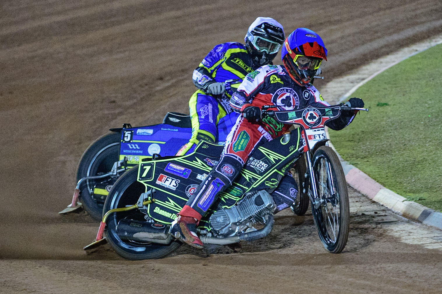 MANCHESTER, UK. OCT 7TH  Jye Etheridge   (Blue) leads Adam Ellis  (White) during the SGB Premiership Play off Semi-Final Second Leg between Belle Vue Aces and Sheffield Tigers at the National Speedway Stadium, Manchester on Thursday 7th October 2021. (Credit: Ian Charles | MI News)