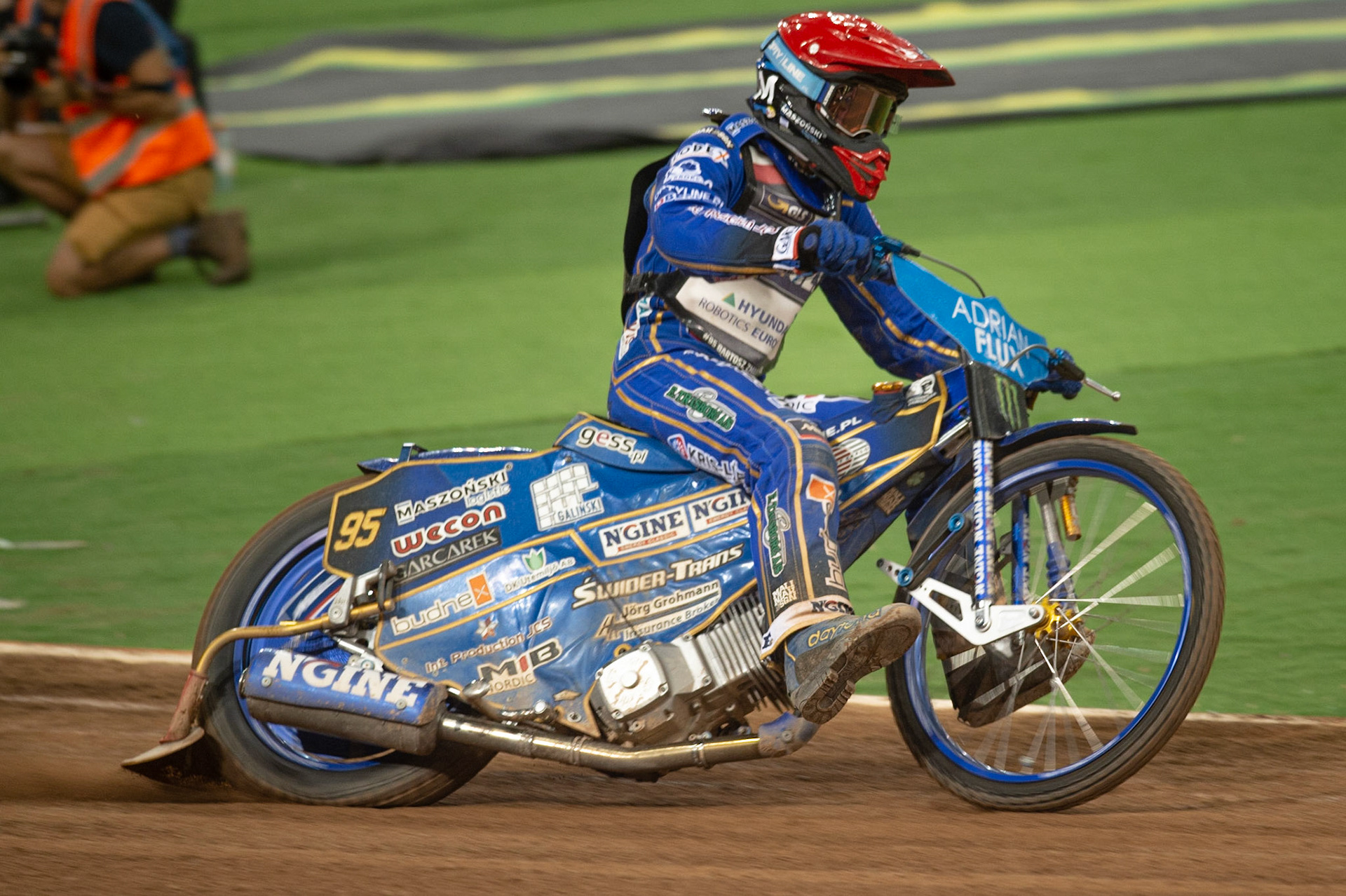 CARDIFF,WALES Bartoz Zmarzlik gets a little out of shape when leading Semi Final 2 during the ADRIAN FLUX BRITISH FIM SPEEDWAY GRAND PRIX at the Principality Stadium, Cardiff on Saturday 21st September 2019. (Credit: Ian Charles | MI News)