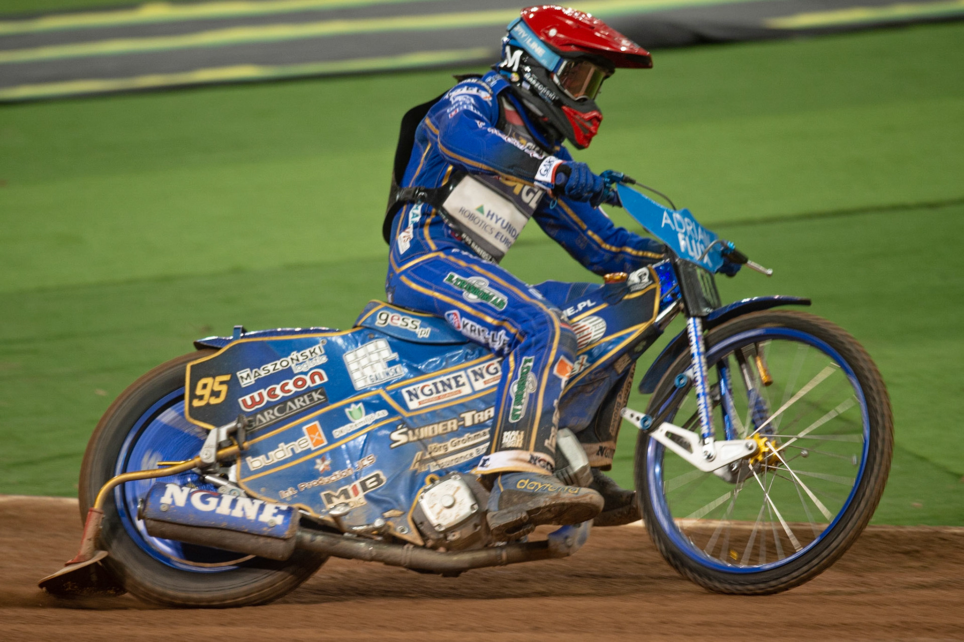 CARDIFF,WALES Bartoz Zmarzlik gets a little out of shape when leading Semi Final 2 during the ADRIAN FLUX BRITISH FIM SPEEDWAY GRAND PRIX at the Principality Stadium, Cardiff on Saturday 21st September 2019. (Credit: Ian Charles | MI News)