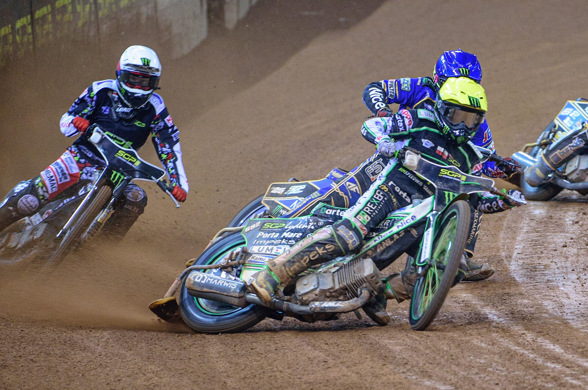 Patryk Dudek (692) (Yellow) leads Jack Holder (25) (Blue) during the FIM  Speedway Grand Prix of Great Britain at the Principality Stadium, Cardiff on Saturday 13th August 2022. (Credit: Ian Charles | MI News