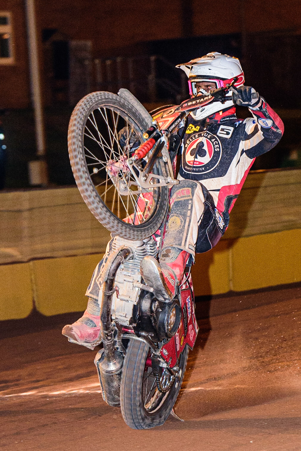 Max Fricke  celebrates with a wheelie after his heat 15 win during the SGB Premiership match between Wolverhampton Wolves and Belle Vue Aces at Monmore Green Stadium, Wolverhampton on Monday 29th August 2022. (Credit: Ian Charles | MI News)