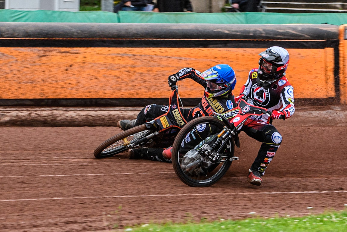 Tom Brennan (White) inside Leon Flint (Blue) as he falls in the first bend during the Sports Insure Premiership match between Wolverhampton Wolves and Belle Vue Aces at Monmore Green Stadium, Wolverhampton on Monday 10th July 2023. (Photo: Ian Charles | MI News)