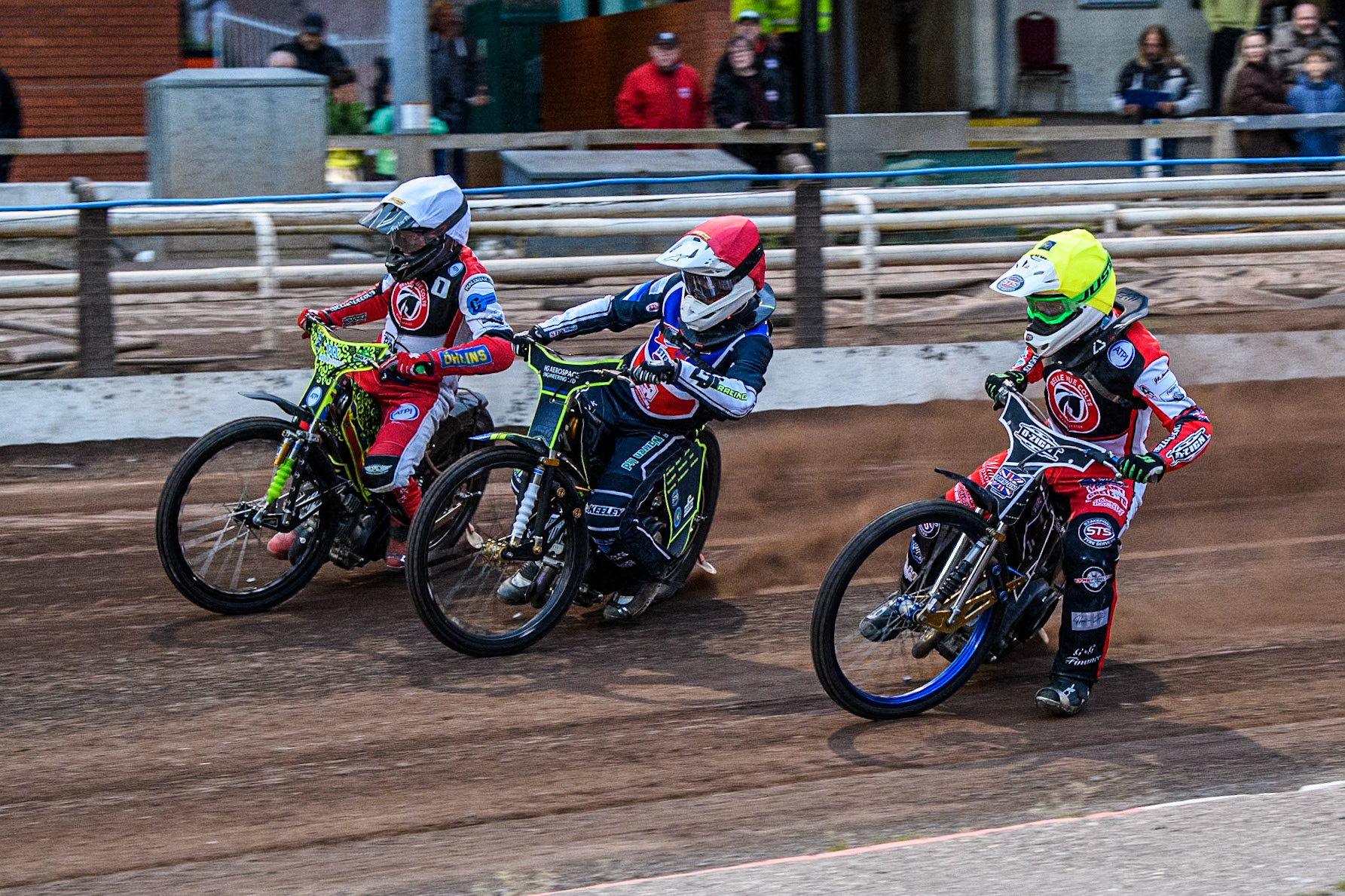 Belle Vue Colts' William Cairns in White rides outside Steelers' Nathan Ablitt in Red and Belle Vue Colts' Jack Shimelt in Yellow during the WSRA National Development League match between Steelers and Belle Vue Colts at Owlerton Stadium, Sheffield on Monday 5th May 2025. (Photo: Ian Charles | MI News)