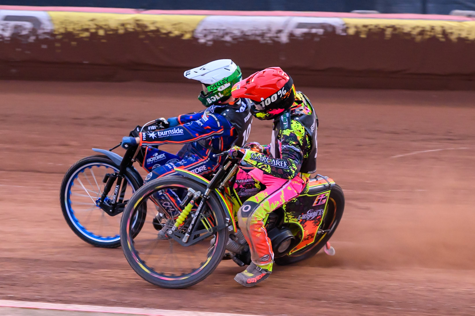 Brady Kurtz (101) of Australia in White leading Michael Jepsen Jensen (52) of Denmark in Red during the ATPI  FIM Speedway GP of Manchester at the National Speedway Stadium, Manchester on Friday 5th June 2026. (Photo: Ian Charles | MI News)