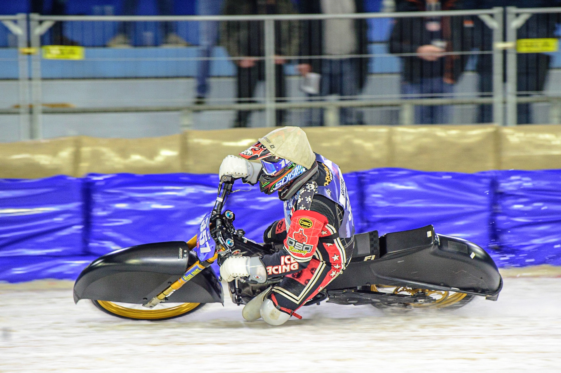 HEERENVEEN, NL. Jo Sætre (357) in action  during the FIM Ice Speedway Gladiators World Championship Final 4 at Ice Rink Thialf, Heerenveen on Sunday  3 April 2022. (Credit: Ian Charles | MI News)