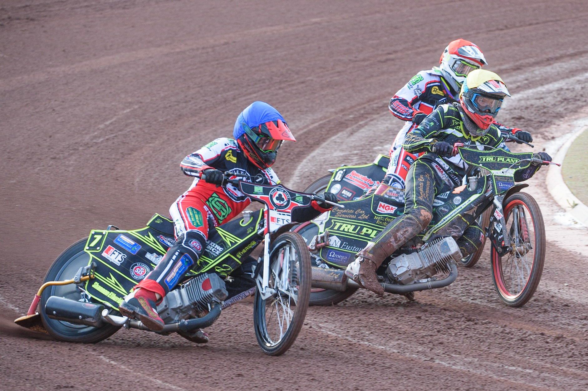 MANCHESTER, UK. JUNE 7TH   Drew Kemp  (Yellow) splits Tom Brennan  (Red) and Jye Etheridge  (Blue) during the SGB Premiership match between Belle Vue Aces and Ipswich Witches at the National Speedway Stadium, Manchester on Monday 7th June 2021. (Credit: Ian Charles | MI News)