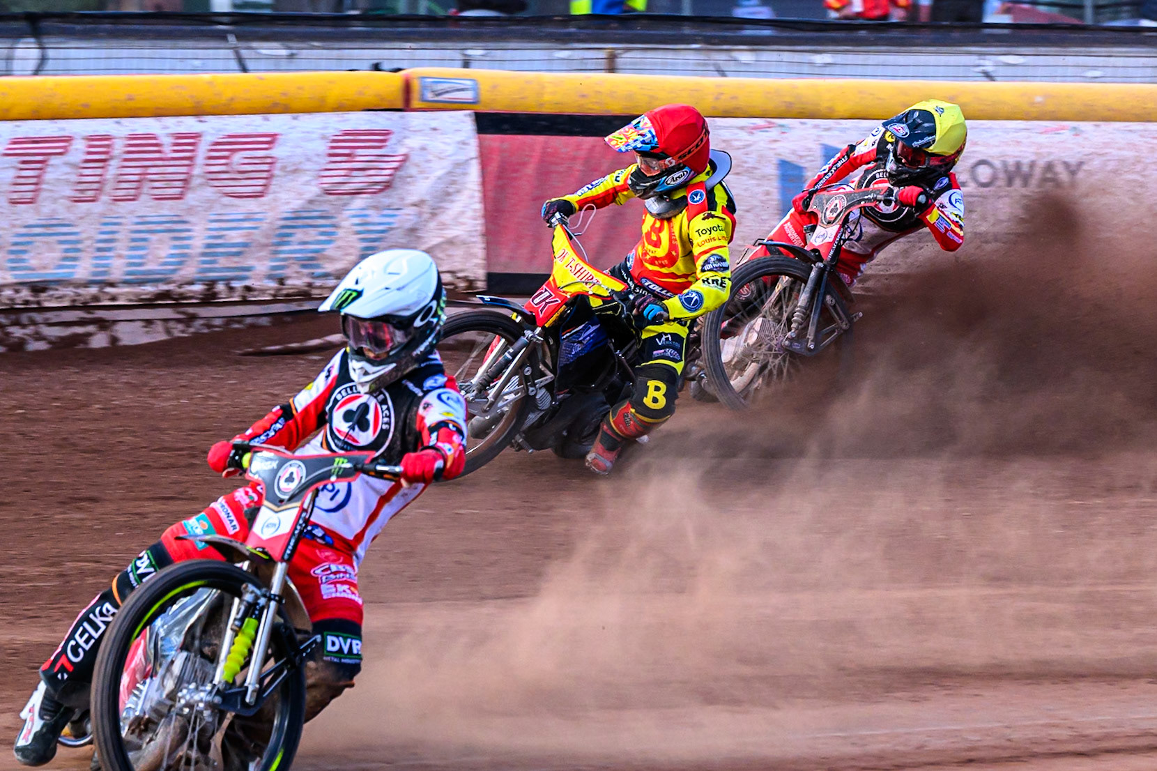 Belle Vue Aces' Jaimon Lidsey in White leading as Birmingham Brummies' Jonas Jeppesen in Red takes Belle Vue Aces' Zach Cook wide and into the dirt during the Rowe Motor Oil Premiership match between Birmingham Brummies and Belle Vue Aces at Perry Bar Stadium, Birmingham on Monday 2nd June 2025. (Photo: Ian Charles | MI News)