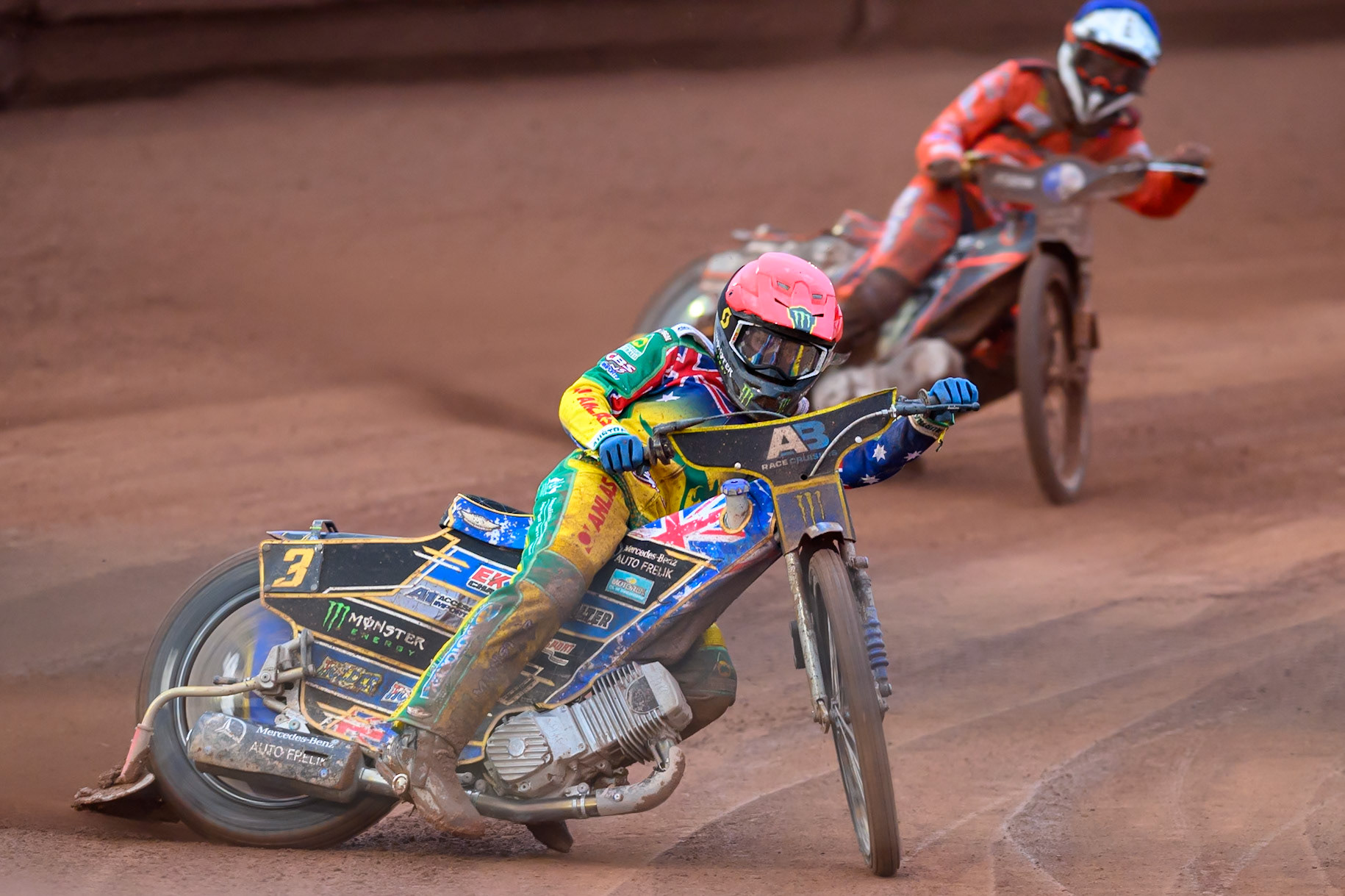 Jack Holder of Australia in Red leading Sven Cerjak of Slovenia in Blue during the Speedway GP Qualifying Round 3 at Allied Ashfield Stadium, Glasgow on Saturday 30th May 2026. (Photo: Ian Charles | MI News)