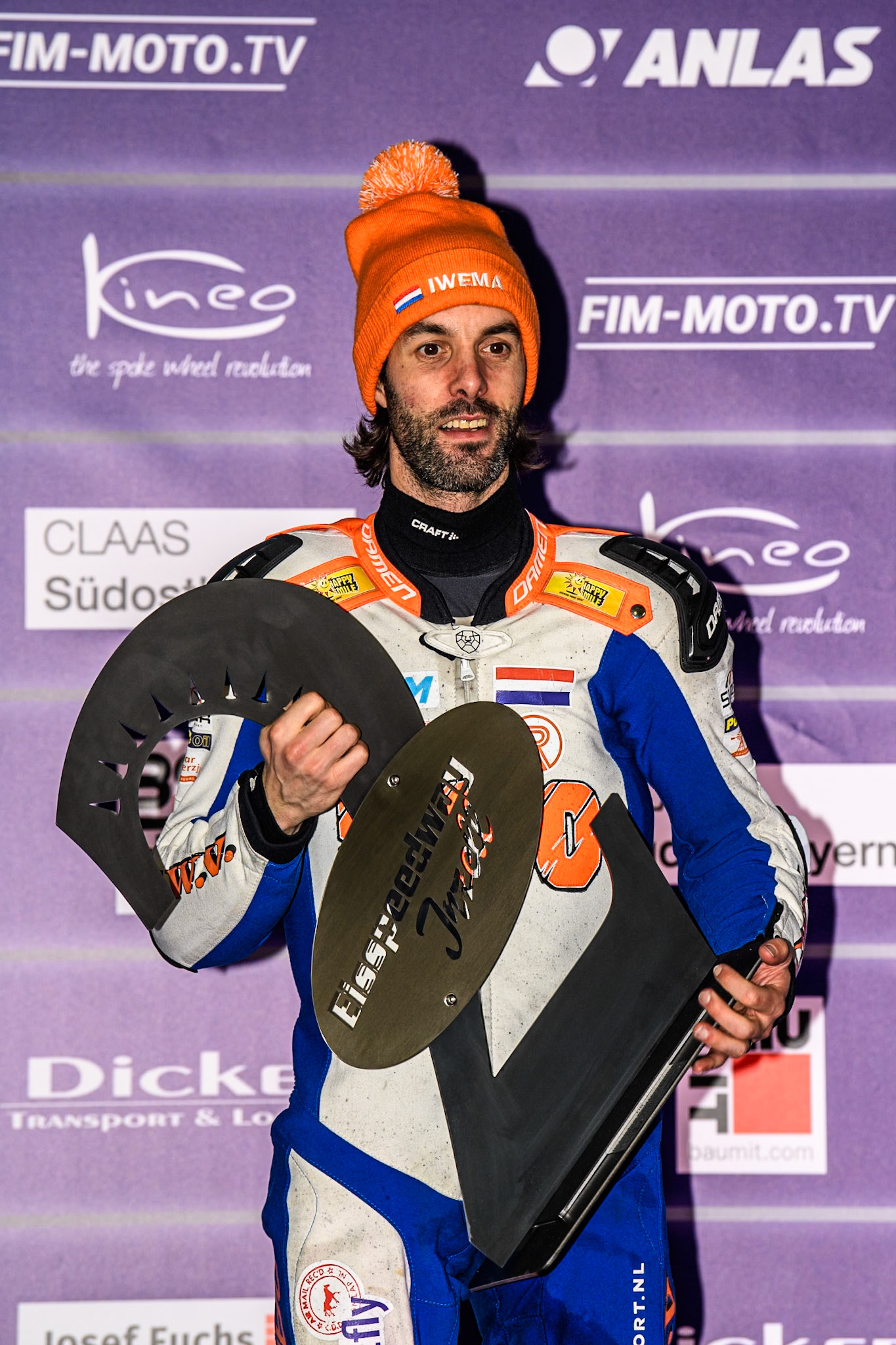 Jasper Iwema (800) of The Netherlands with his second place trophy during the Ice Speedway Gladiators World Championship Final 2 at Max-Aicher-Arena, Inzell on Sunday 16th March 2025. (Photo: Ian Charles | MI News)