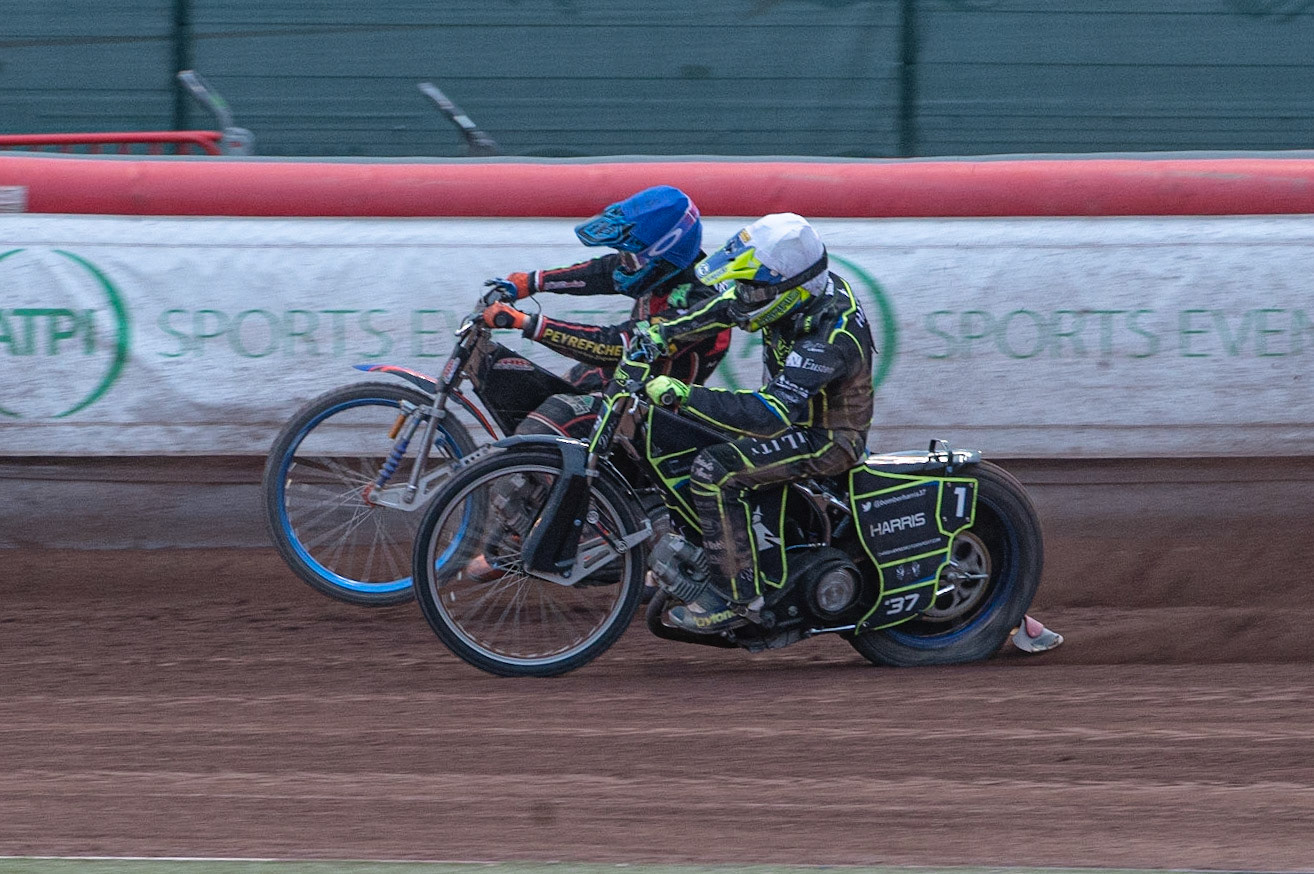 Photo: Ian Charles

Ricky Wells (Blue) battles with Richard Lawson (White)

Belle Vue Aces v Ipswich Witches, British Speedway Premiership, Belle Vue National Speedway Stadium, Manchester, Monday 3  June  2019