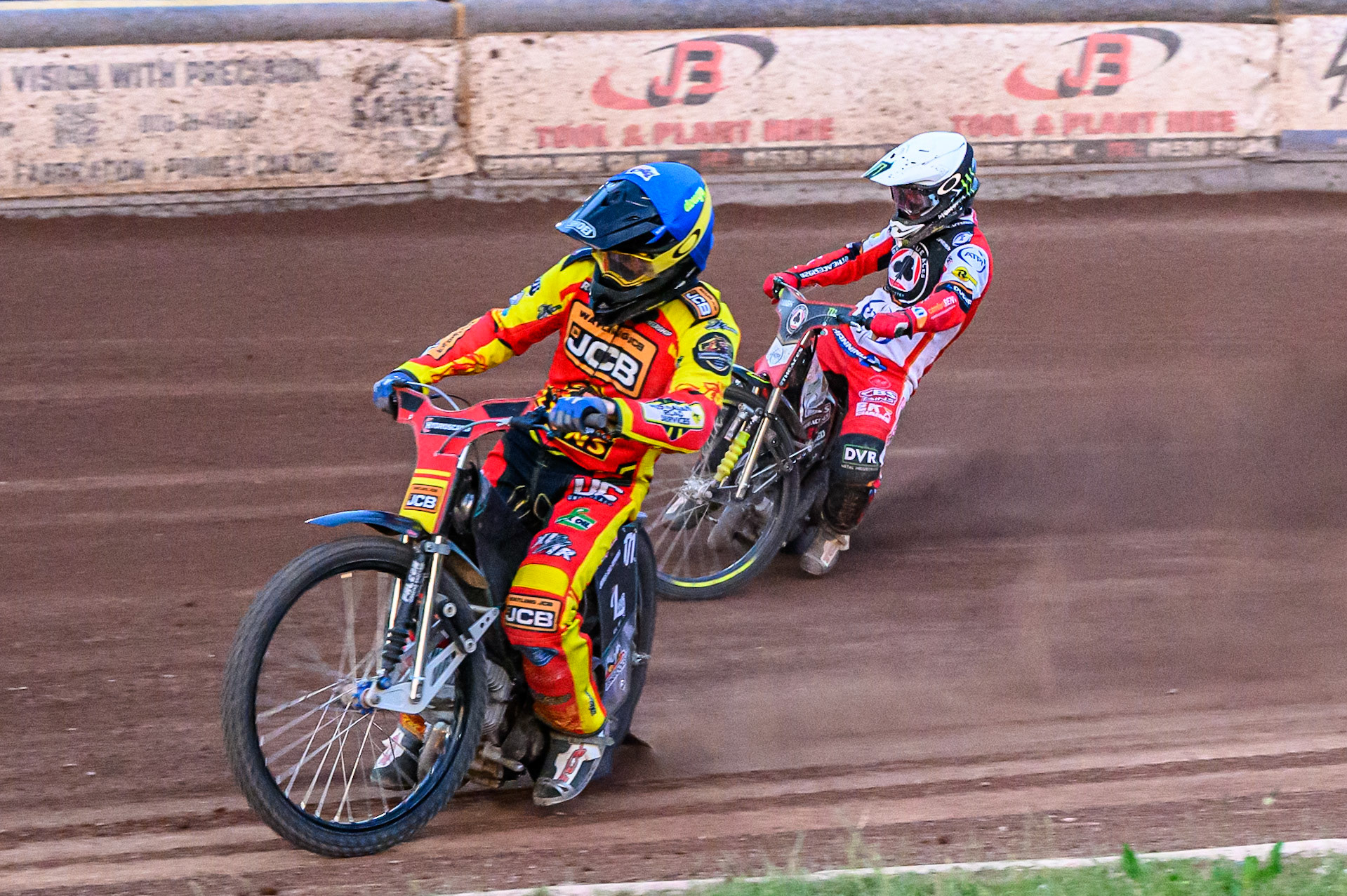 Leicester Lions' Ryan Douglas in Blue leading Belle Vue Aces' Jaimon Lidsey in White during the Rowe Motor Oil Premiership match between Leicester Lions and Belle Vue Aces at the Hydroscand Arena, Leicester on Thursday 19th June 2025. (Photo: Ian Charles | MI News)