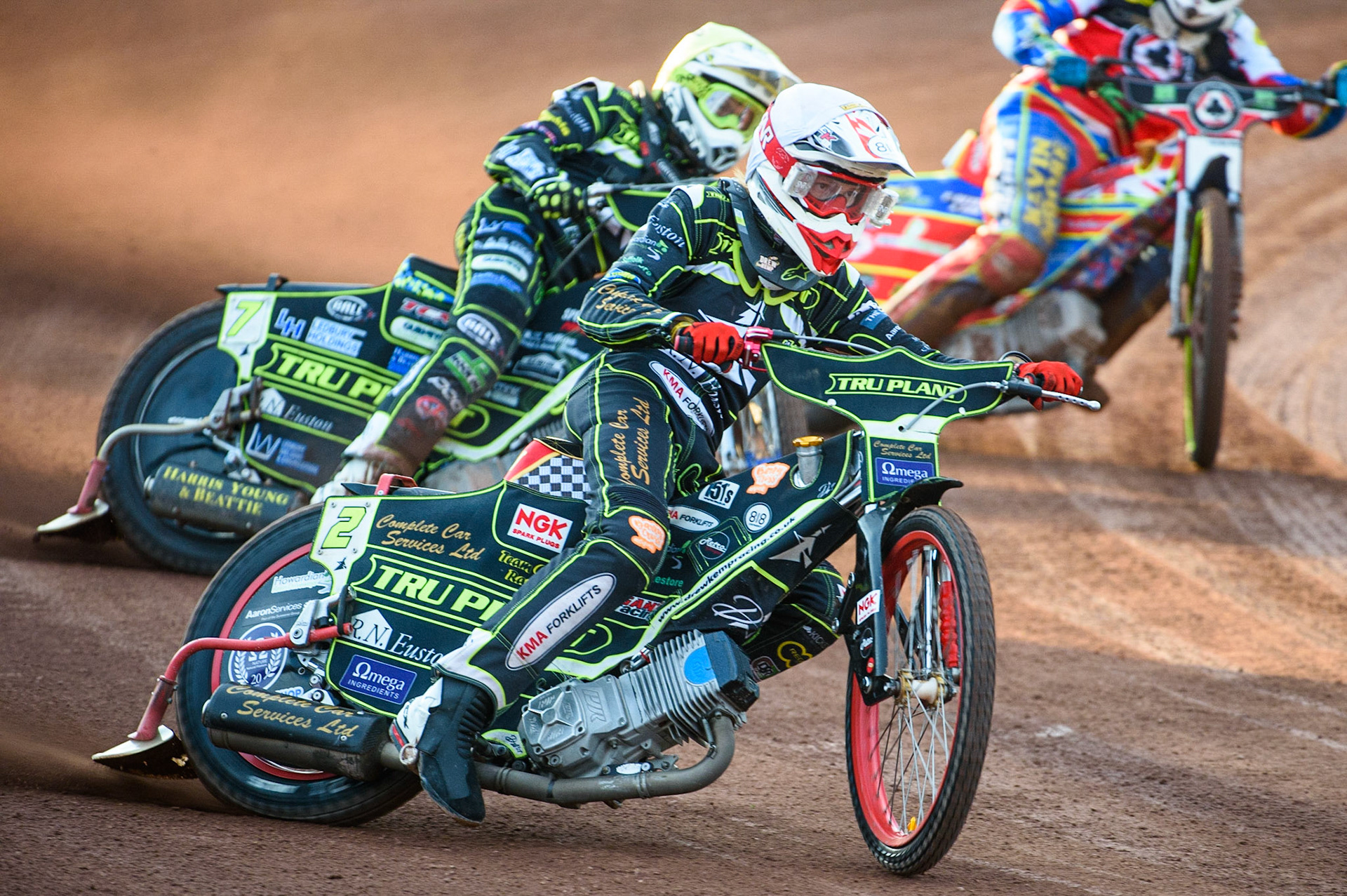 MANCHESTER UKDrew Kemp   (White) and Paul Starke  (Yellow) on their way to a 5-1 heat win during the SGB Premiership match between Belle Vue Aces and Ipswich Witches at the National Speedway Stadium, Manchester on Monday 2nd August 2021. (Credit: Ian Charles | MI News)