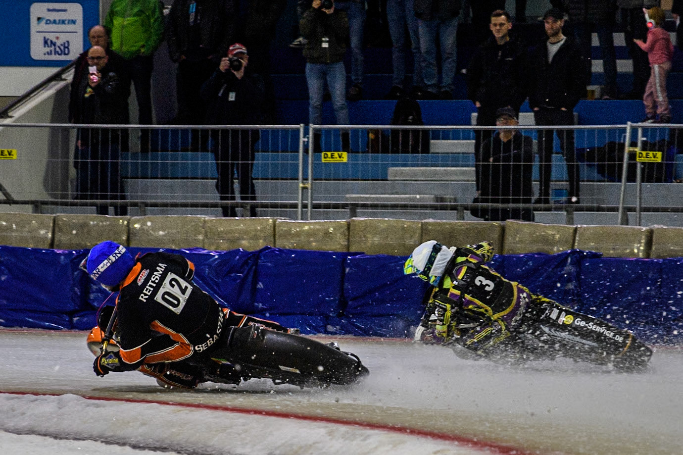 Sebastian Reitsma of The Netherlands in Blue passes Maximilian Niedermaier of Germany in White during the Roelof Thijs Bokaal at Ice Rink Thialf, Heerenveen, The Netherlands on Friday 5th April 2024. (Photo: Ian Charles | MI News)