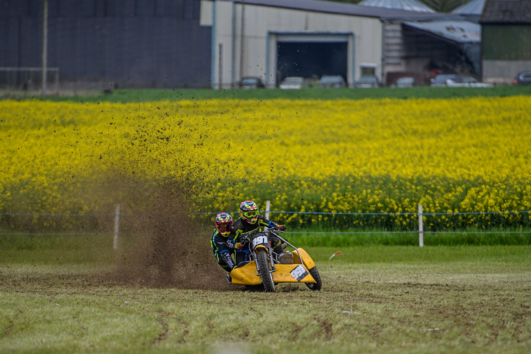 Michael Austin and Vinnie Branch (991) in the 1000cc Sidecar class during the Cheshire Grass Track Three Trophies meeting at High Legh, Cheshire on Sunday 14th May 2023. (Photo: Ian Charles | MI News)