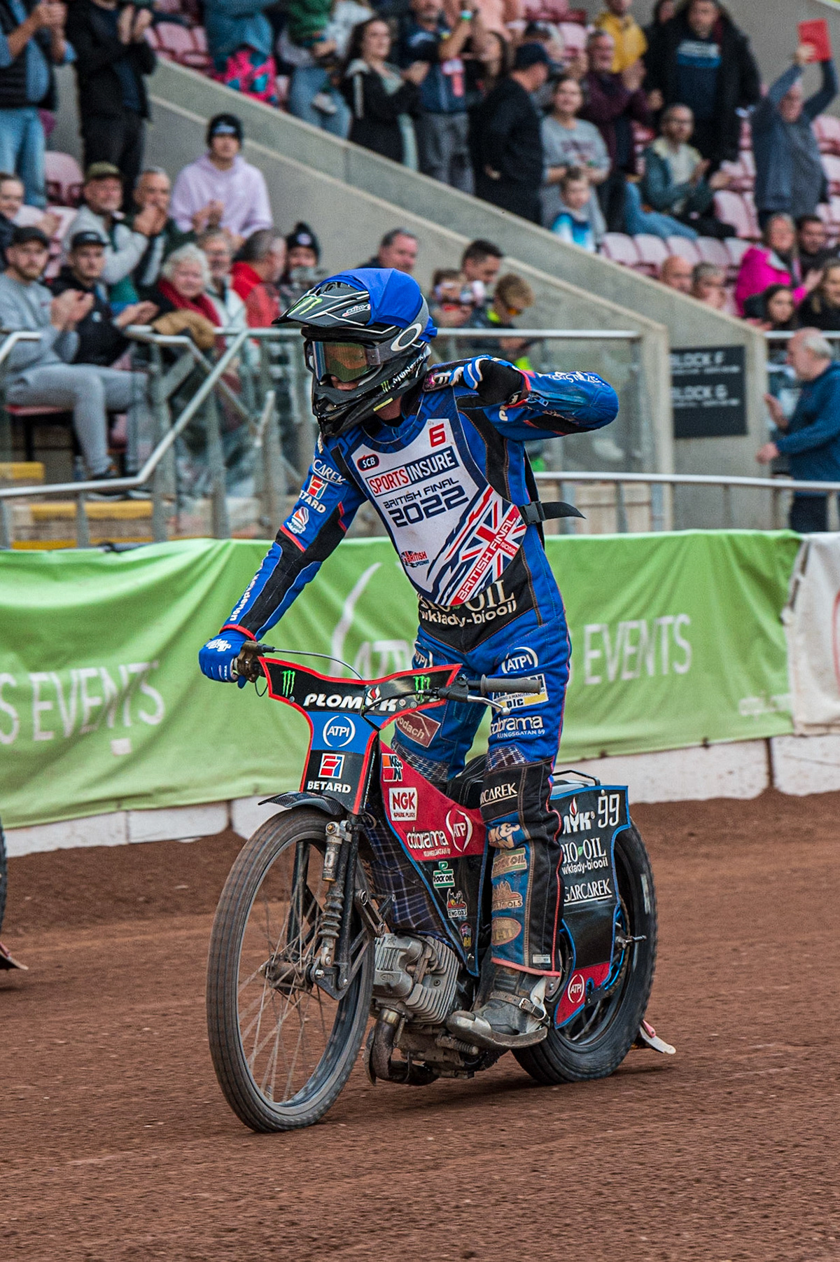 Dan Bewley  celebrates his win during the Sports Insure British Speedway Final, at the National Speedway Stadium, Manchester, on Sunday 18th September 2022. (Credit: Ian Charles | MI News )