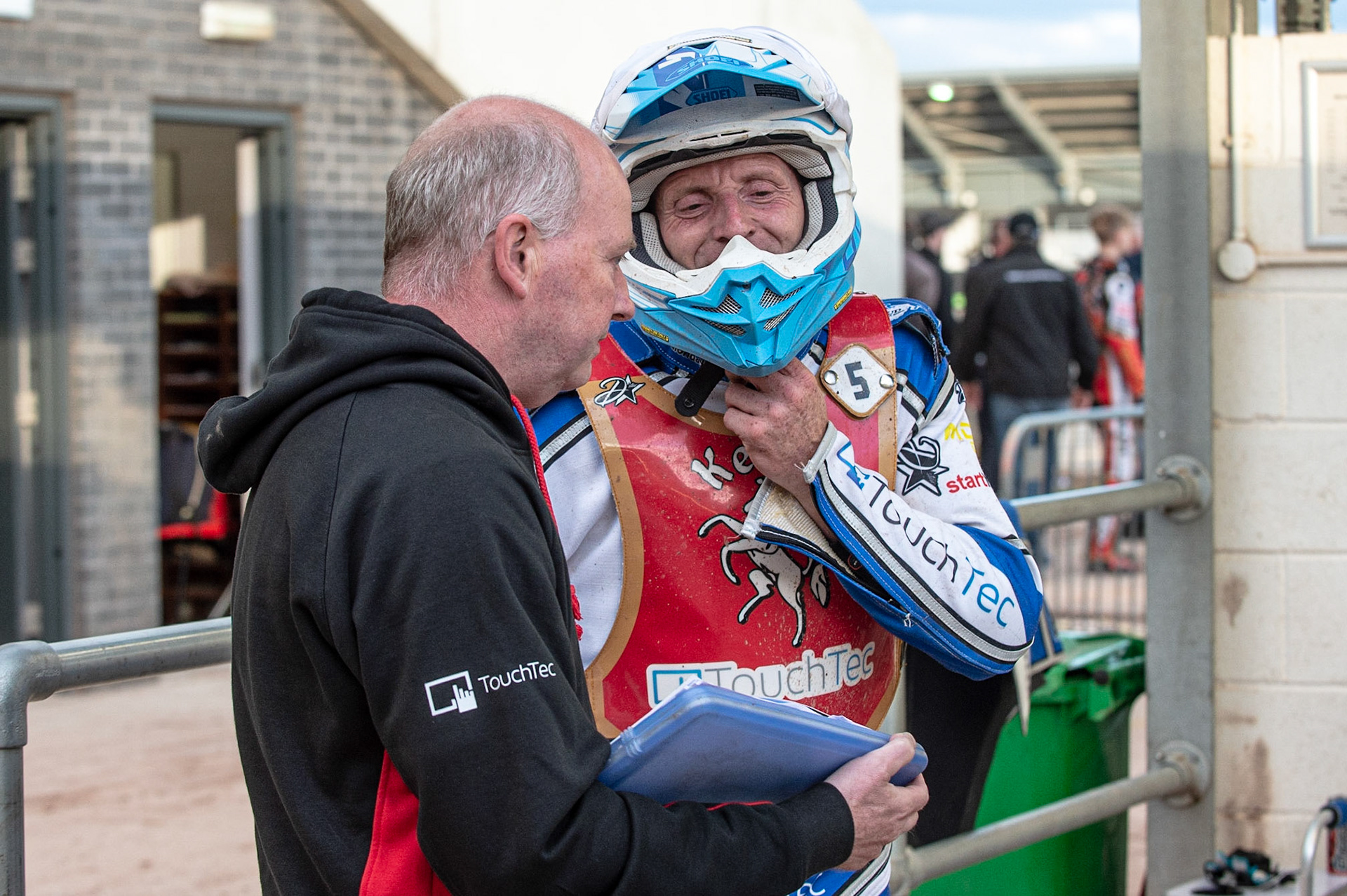Photo: Ian Charles

Kent Kings  manager Chris Hunt chats with Rob Ledwith 

Belle Vue Colts v Kent Kings, SGB National League KO Cup Quarter Final 1st Leg, Belle Vue National Speedway Stadium, Manchester, Thursday 20  June  2019