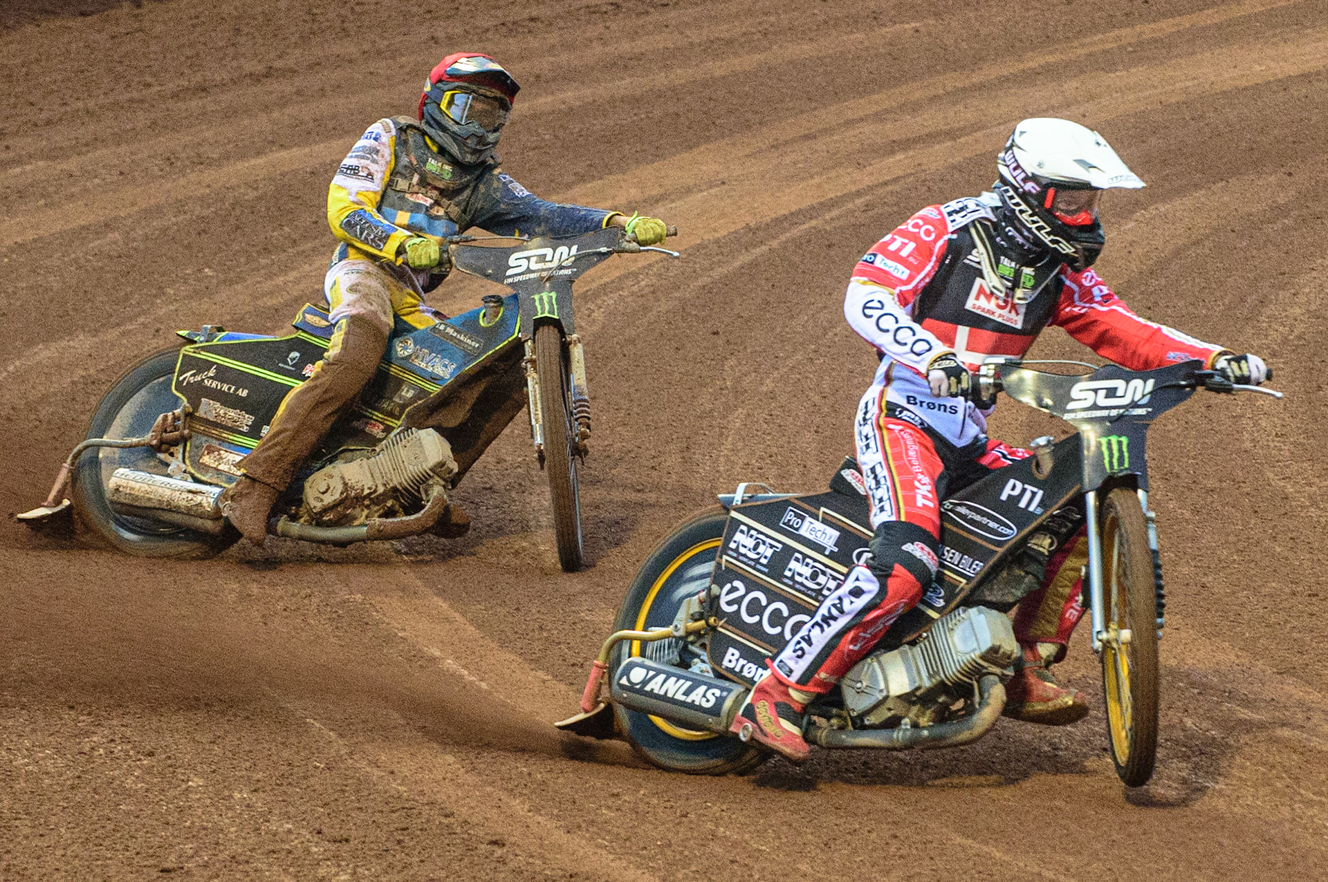 MANCHESTER, UK. OCT 17TH Mads Hansen of Denmark (White) leads Philip Hellström-Bangs of Sweden (Red) during the Monster Energy FIM Speedway of Nations at the National Speedway Stadium, Manchester on Sunday  17th October 2021. (Credit: Ian Charles | MI News)