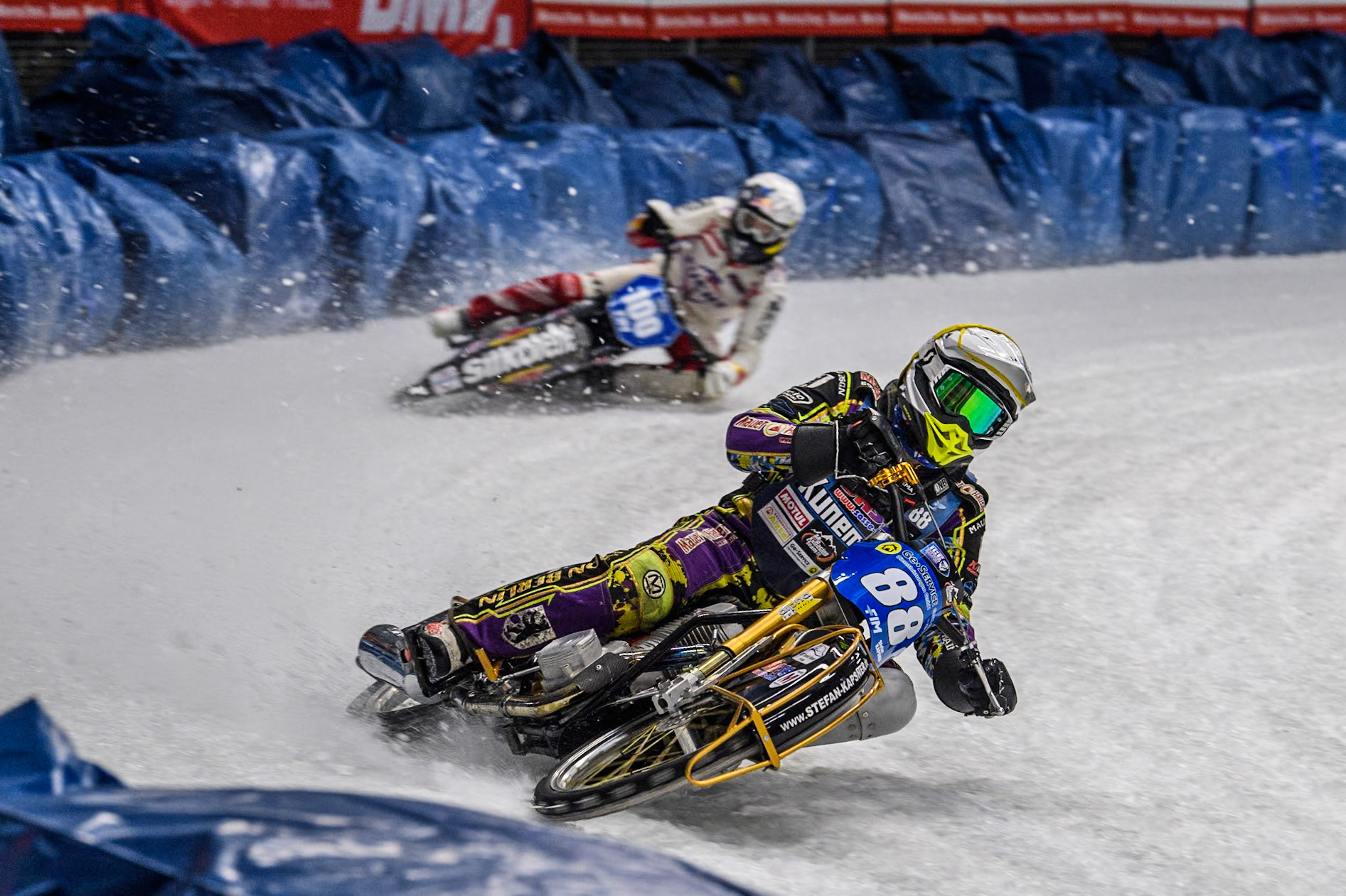 Germany's Max Niedermaier (88) (Yellow) leads  Austria's Franz Zorn (100) (White) during the FIM Ice Speedway Gladiators World Championship Final 2 at the Max-Aicher-Arena, Inzell on Sunday 24 March 2024. (Photo: Ian Charles | MI News)