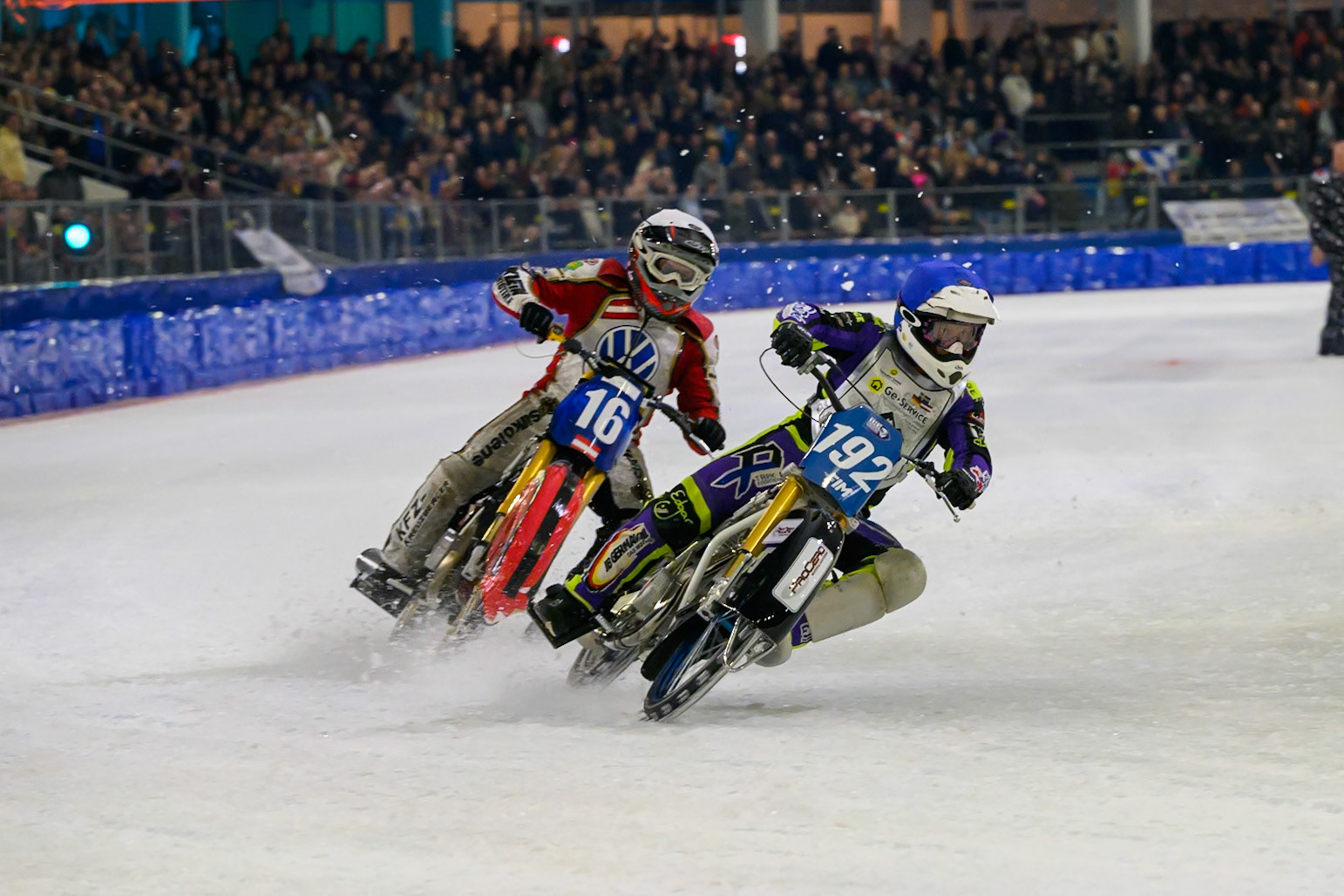 Paul Cooper of Great Britain  \in Blue leading Josef Kreuzberger of Austria in White during the ROELOF THIJS BOKAAL at Ice Rink Thialf, Heerenveen on Friday 10th April 2026.  (Photo: Ian Charles | MI News)