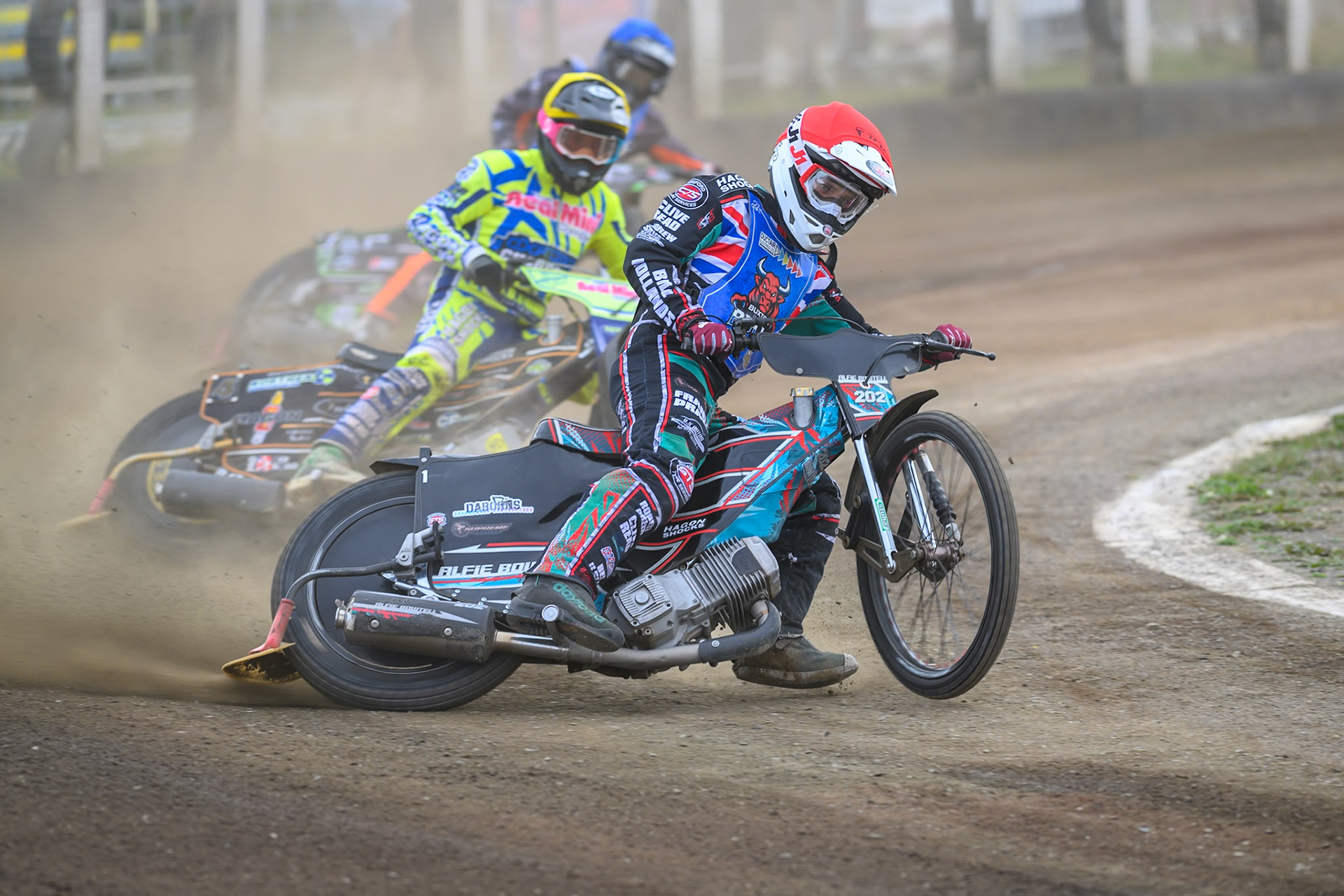 Alfie Bowtell of Buxton Bulls in Red leading Ashton Vale of Oxford Chargers in Yellow  and Jack Roberts of Buxton Bulls in Blue during the WSRA National Development League match between Buxton Bulls and Oxford Chargers at Hi-Edge Speedway, Buxton on Sunday 2nd August 2026. (Photo: Ian Charles | MI News)