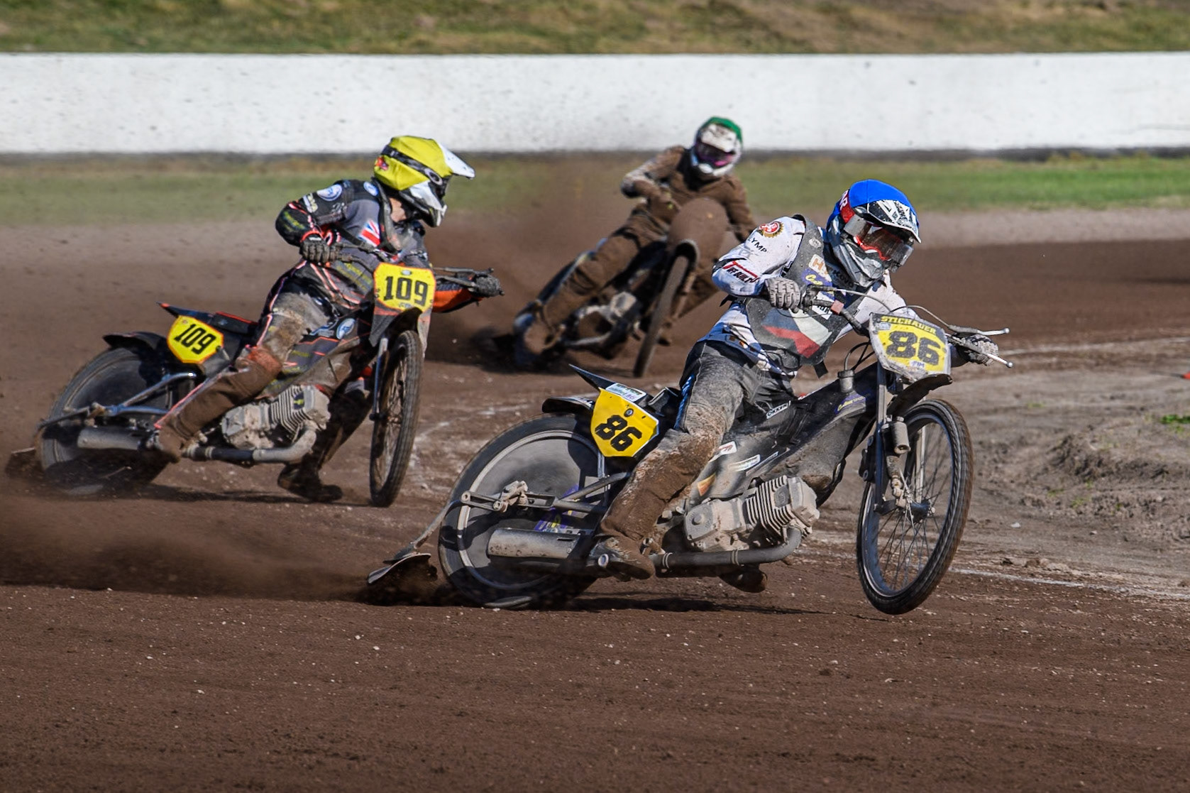 Hynek Stichauer (86) of Czech Republic  in Blue leading Zach Wajtknecht (109) of Great Britain in Yellow and Henri Ahlbom (97) of Finland in Green  during the FIM Long Track World Championship Final 5 at the Speed Centre Roden, Roden, Netherlands on Sunday 22nd September 2024. (Photo: Ian Charles | MI News)