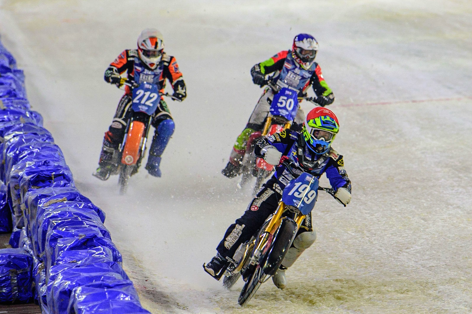 HEERENVEEN, NL. Martin Hååruhiltunen (199)  (Red) leads Harald Simon (50) (Blue) and Lukas Hutla (212) (White)  during the FIM Ice Speedway Gladiators World Championship Final 4 at Ice Rink Thialf, Heerenveen on Sunday  3 April 2022. (Credit: Ian Charles | MI News)