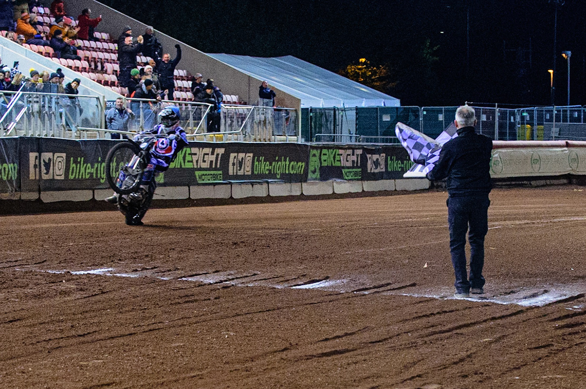 MANCHESTER, UK. OCT 23RD  Dan Bewley  wins the grand final during the Peter Craven Memorial Trophy event at the National Speedway Stadium, Manchester on Saturday 23rd October 2021. (Credit: Ian Charles | MI News)