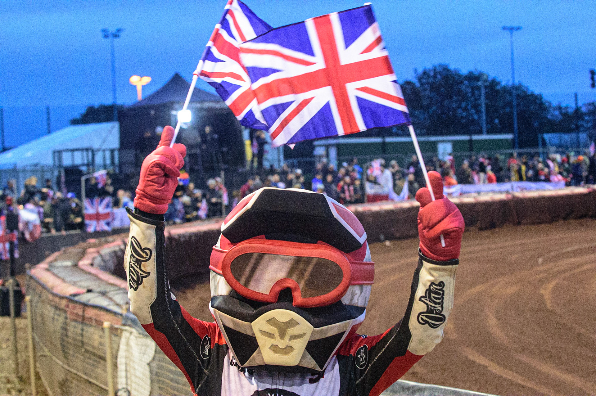MANCHESTER, UK. OCT 17TH Chase The Ace shows his support for Great Britain during the Monster Energy FIM Speedway of Nations at the National Speedway Stadium, Manchester on Sunday  17th October 2021. (Credit: Ian Charles | MI News)