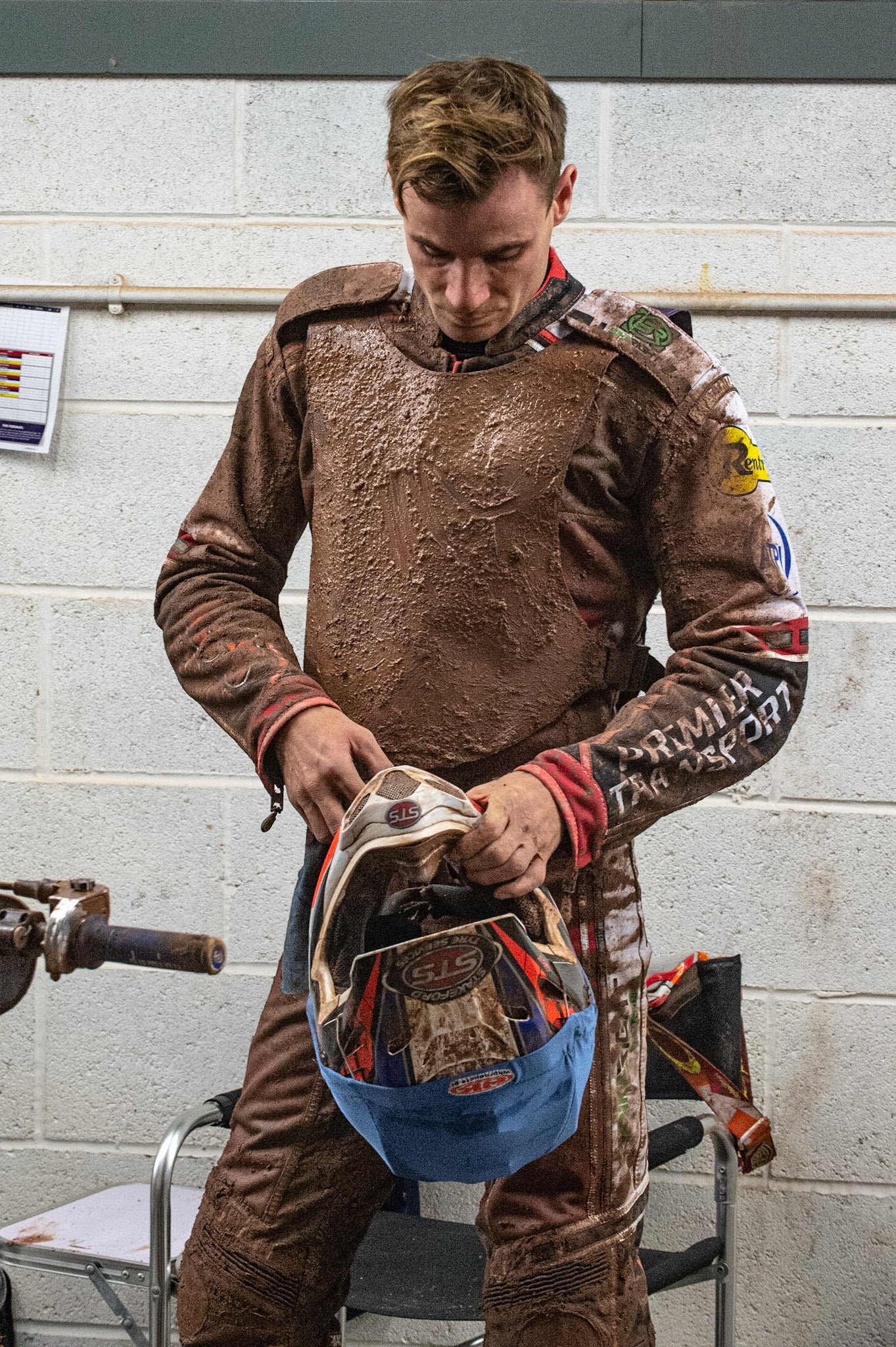 Photo: Ian CharlesSteve Worrall   cleans his helmetSports Insure British Speedway Championship Final, National Speedway Stadium, Manchester Monday  28  September  2020