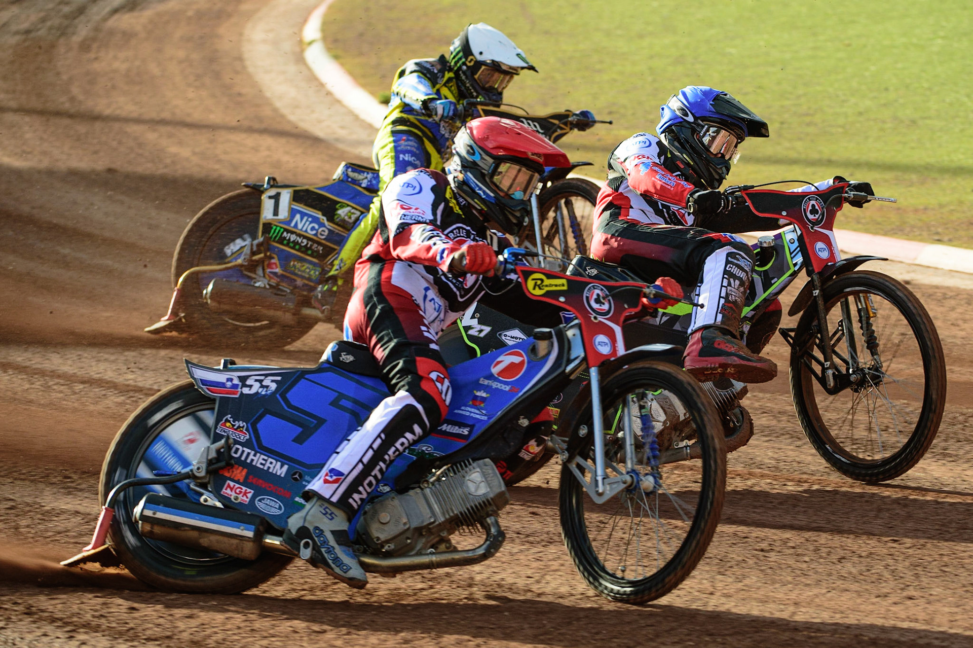 MANCHESTER, UK. JUL 5TH  Matej Zagar  (Red) outside Tom Brennan  (Blue) and Jack Holder  (White)  during the SGB Premiership match between Belle Vue Aces and Sheffield Tigers at the National Speedway Stadium, Manchester on Tuesday 5th July 2022. (Credit: Ian Charles | MI News)