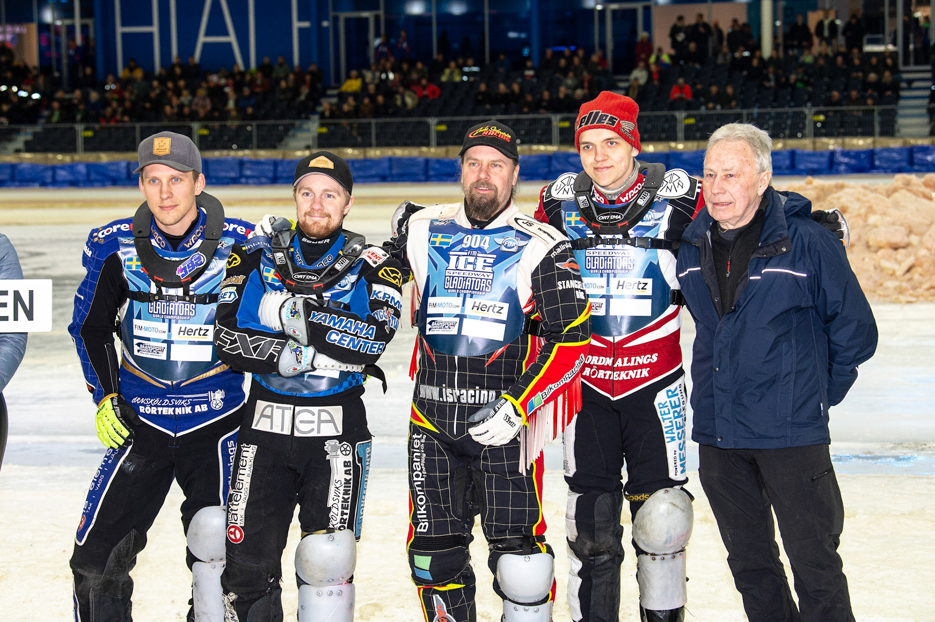 HEERENVEEN, NL.The Swedish riders  (l-r) Jimmy Hörrnell (237), Martin Hååruhiltunen (199) , Joakim Söderström (904), Ove Ledström (97)  with Swedish Ice Racing legend Per Ollof Serenius during the FIM Ice Speedway Gladiators World Championship Final 3 at Ice Rink Thialf, Heerenveen on Saturday  2 April 2022. (Credit: Ian Charles | MI News)